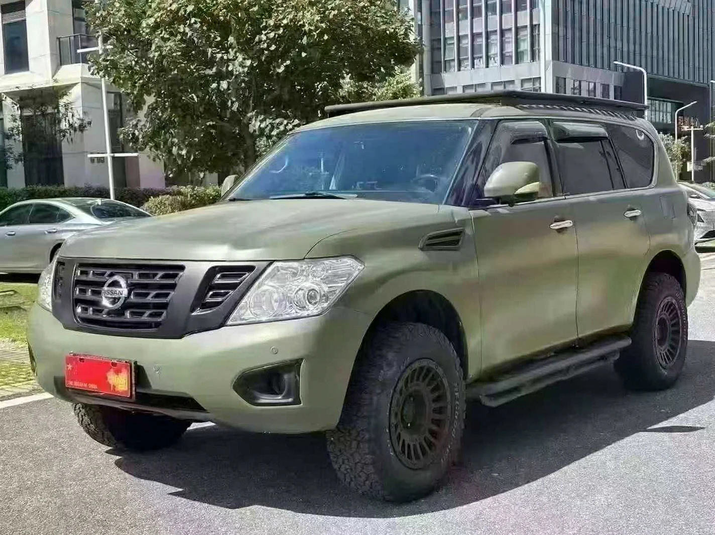 日产途乐 正面外观三