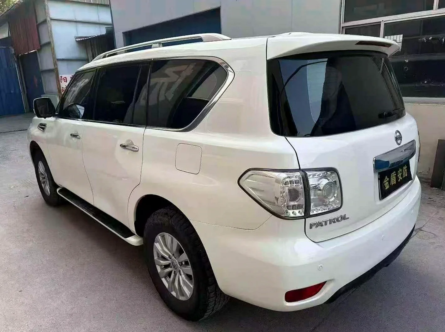 日产途乐 驾驶室