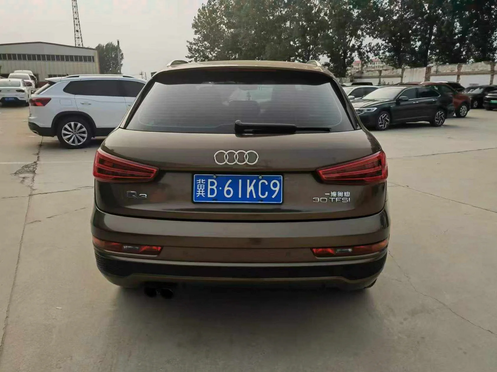 奥迪Q3 后面外观一