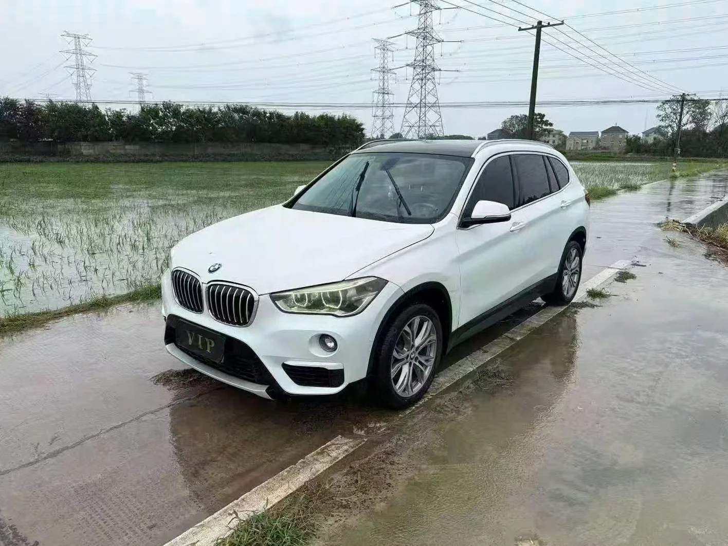 宝马X1 正面外观三