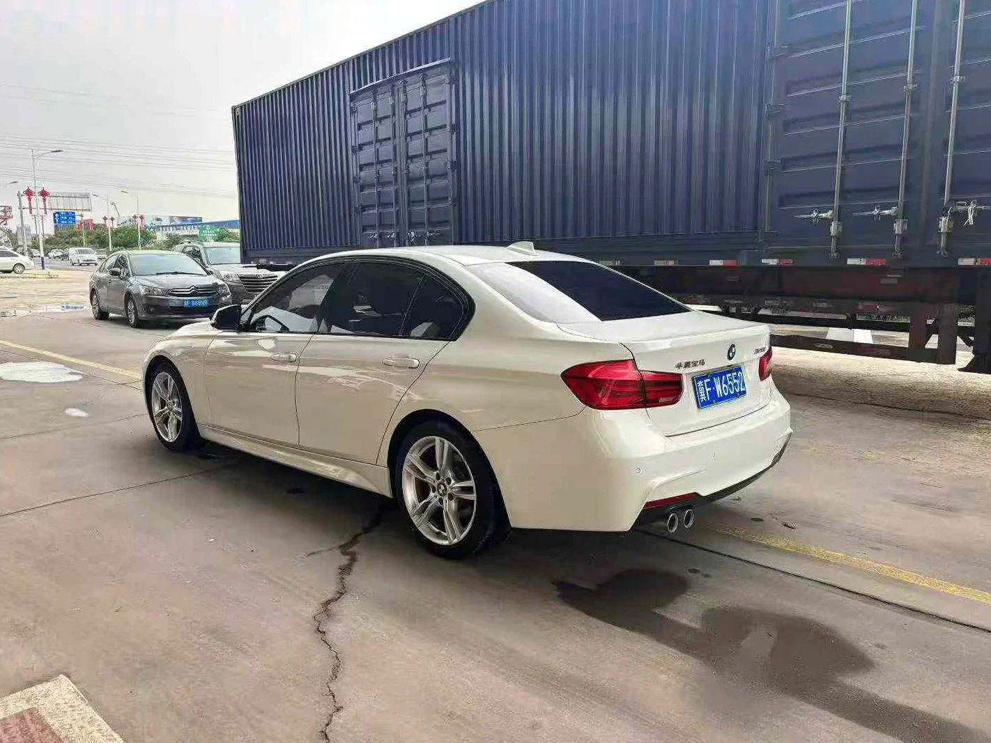 宝马3系 后面外观一