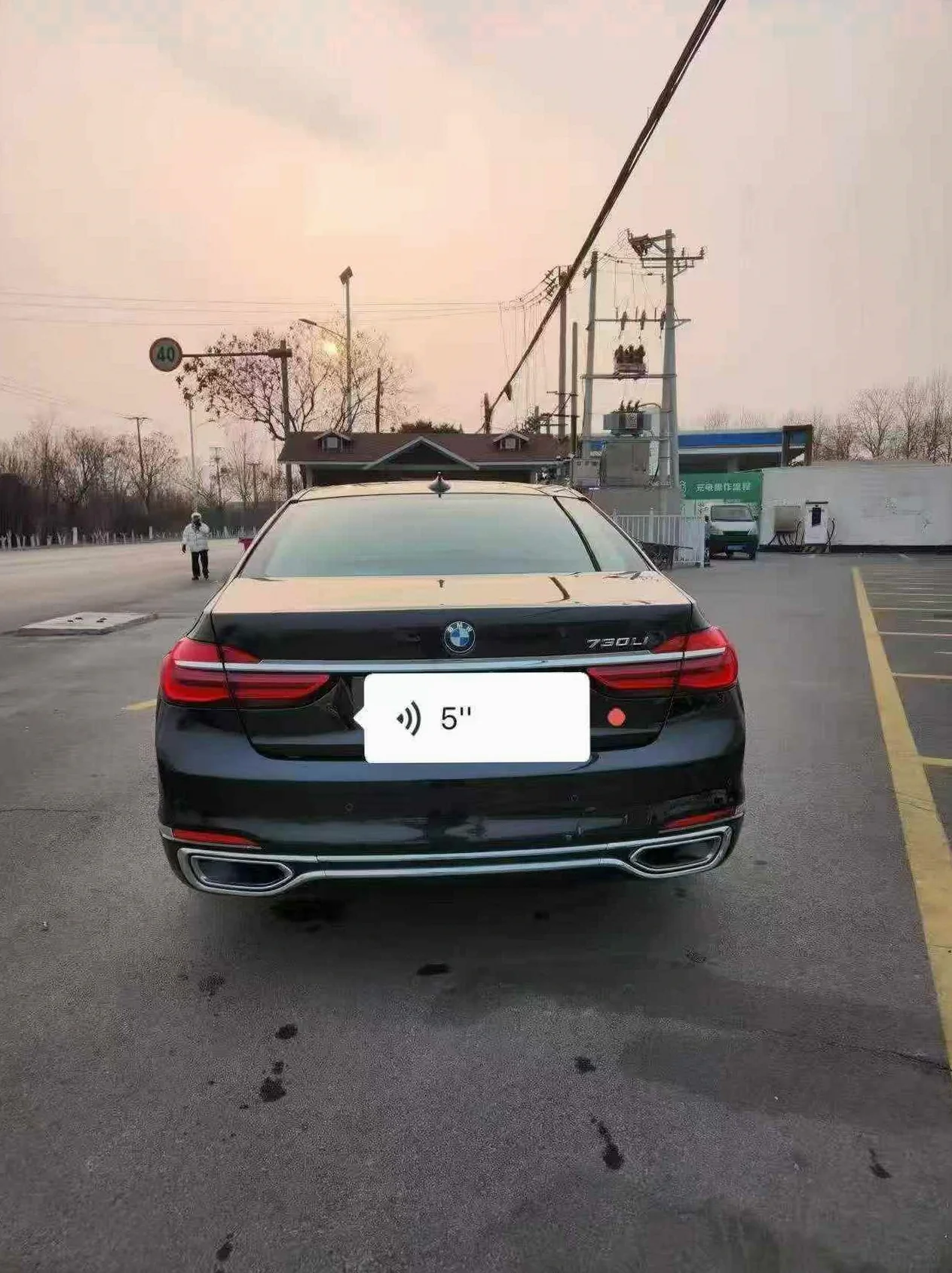 宝马7系 后面外观二