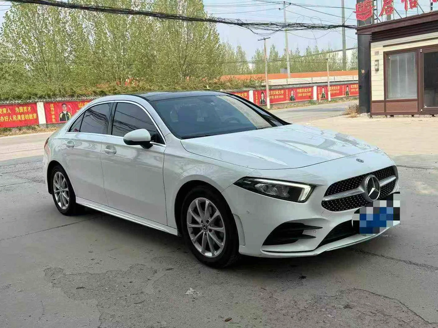 奔驰A 正面外观二