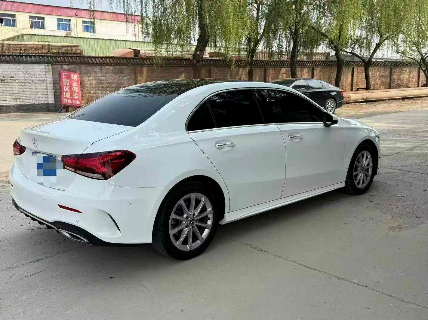 奔驰A 后面外观三