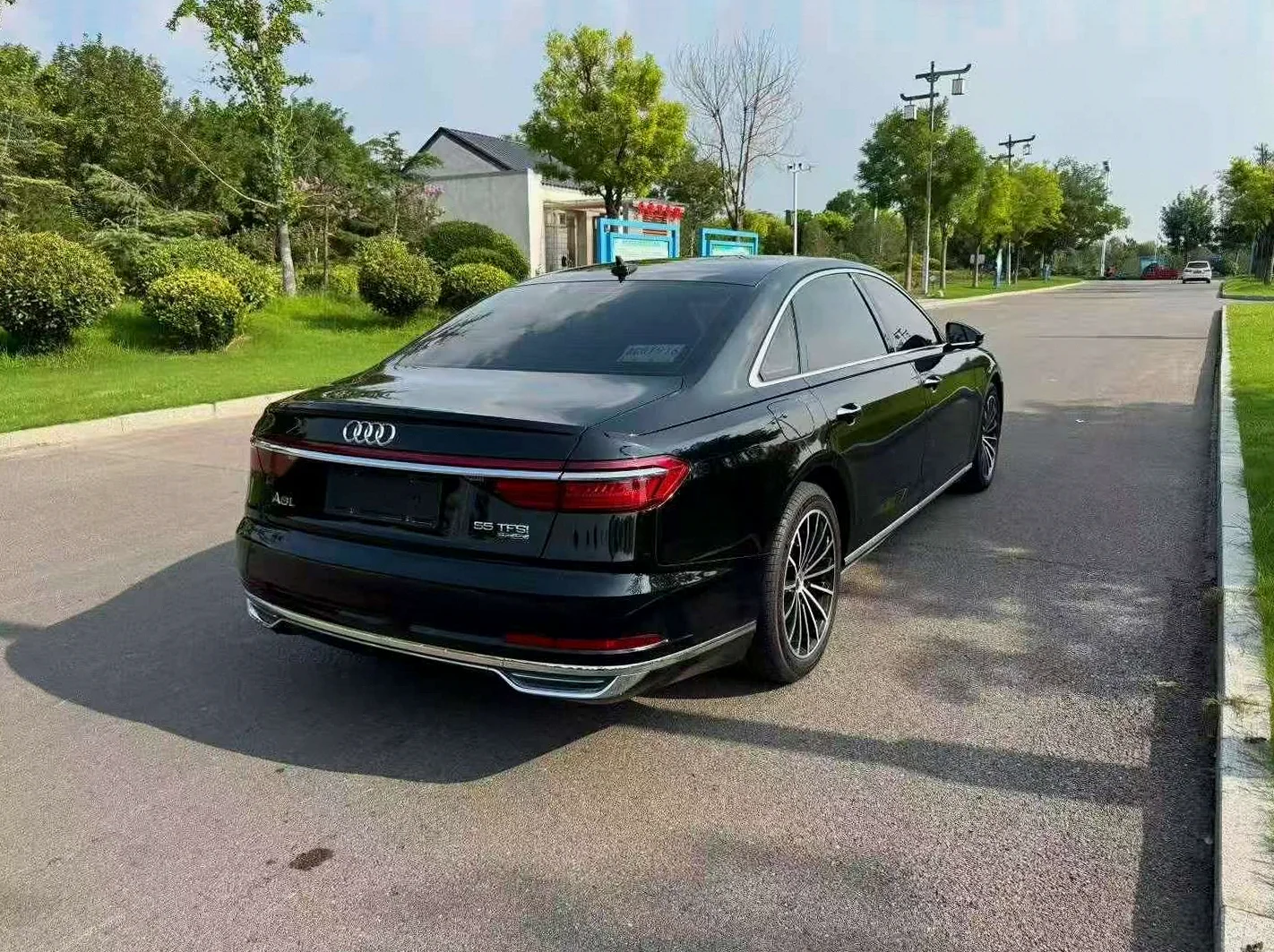 奥迪A8L 后面外观二