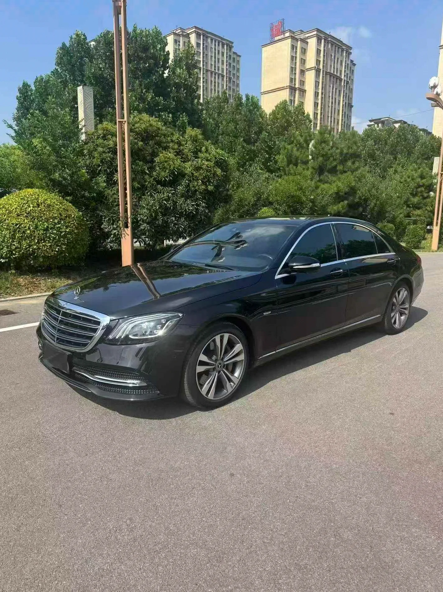 奔驰S级 正面外观二