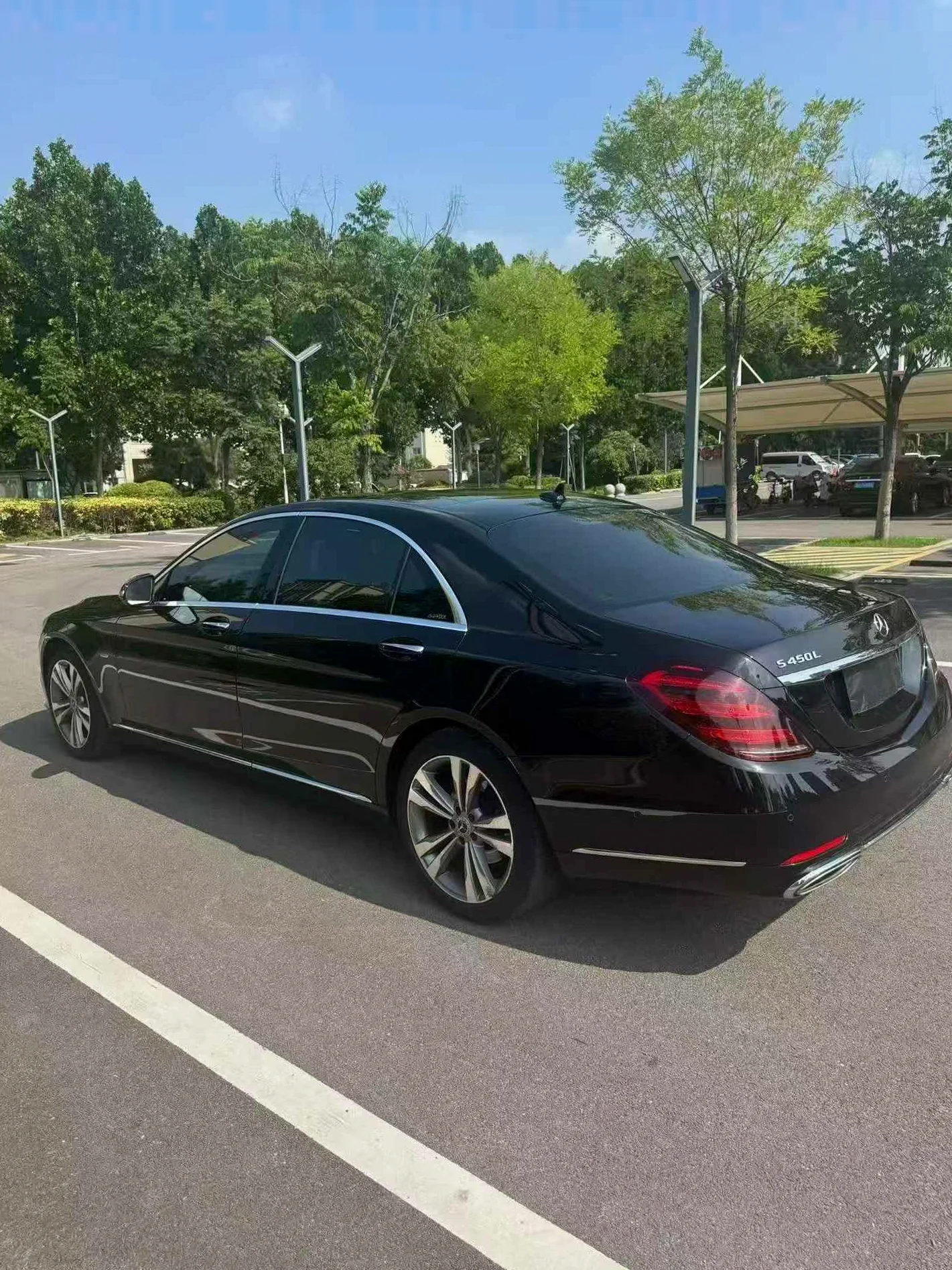 奔驰S级 后面外观二
