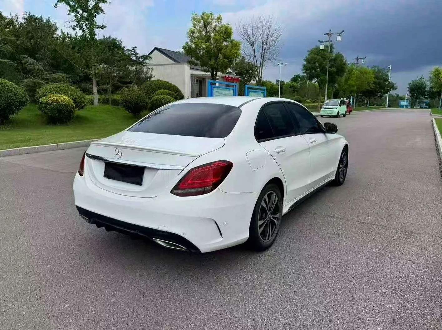 奔驰C 后面外观二