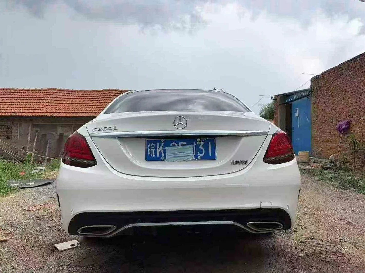 奔驰C 后面外观一