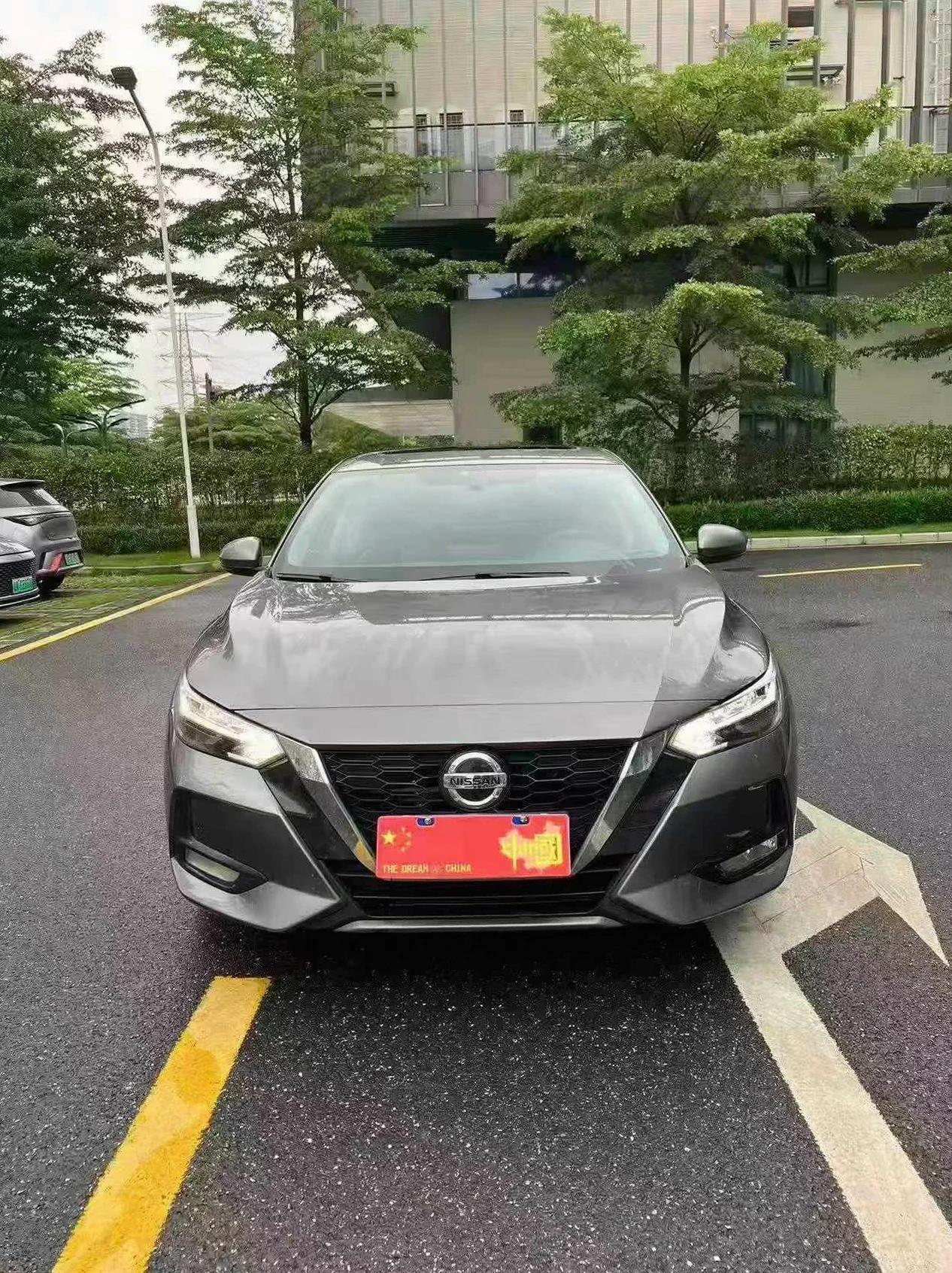 日产轩逸 正面外观二