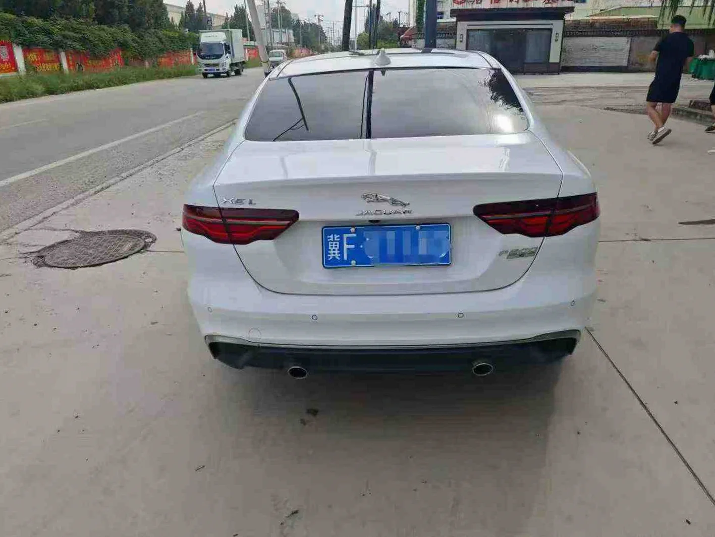 捷豹XEL 后面外观一