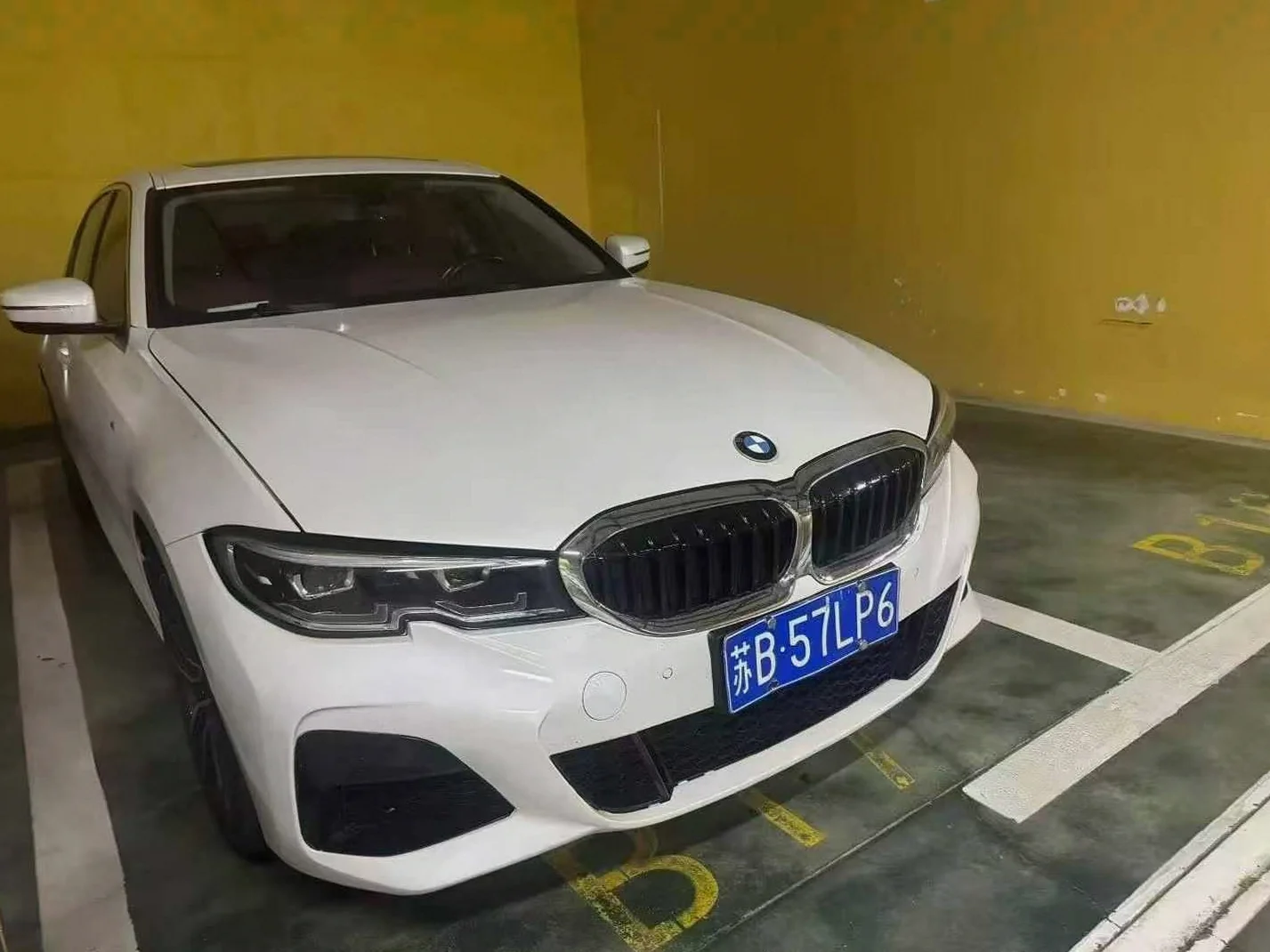 宝马3系 正面外观二
