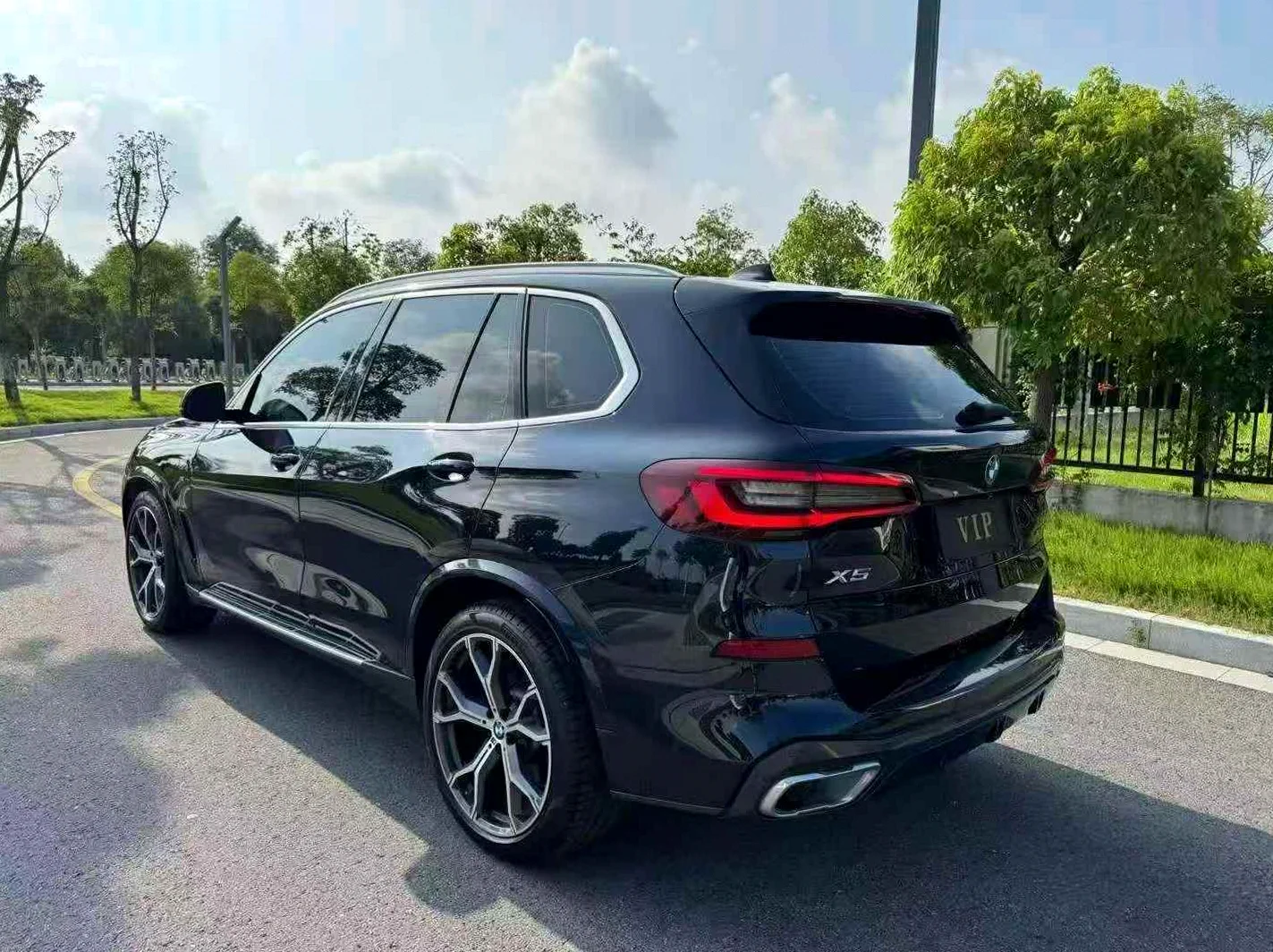 宝马X5 后面外观一