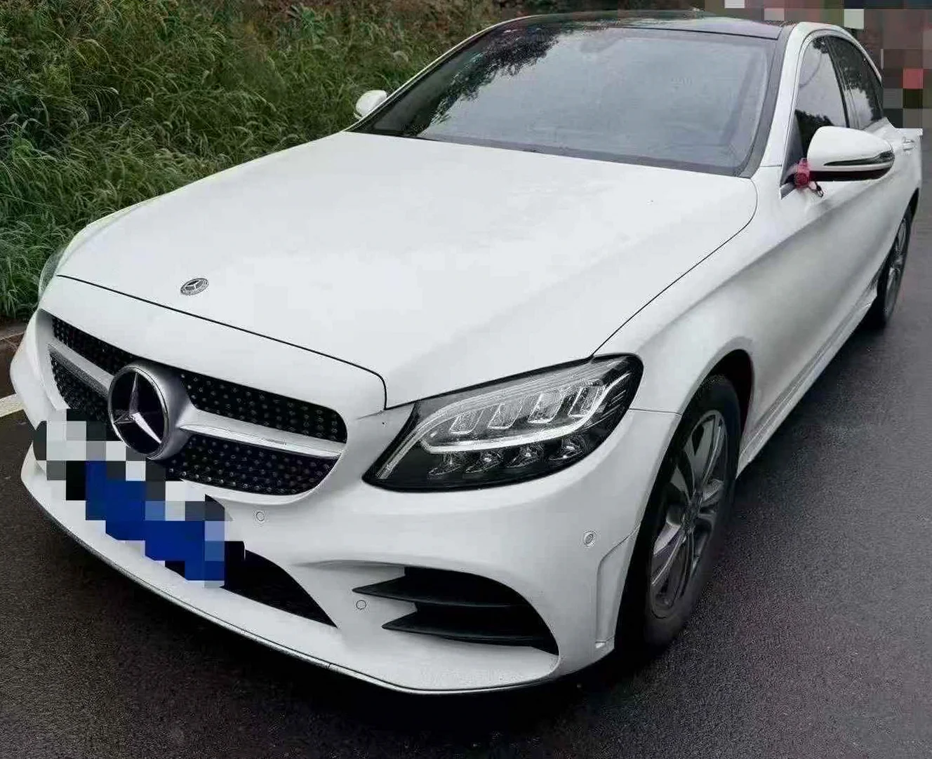 奔驰C 正面外观二