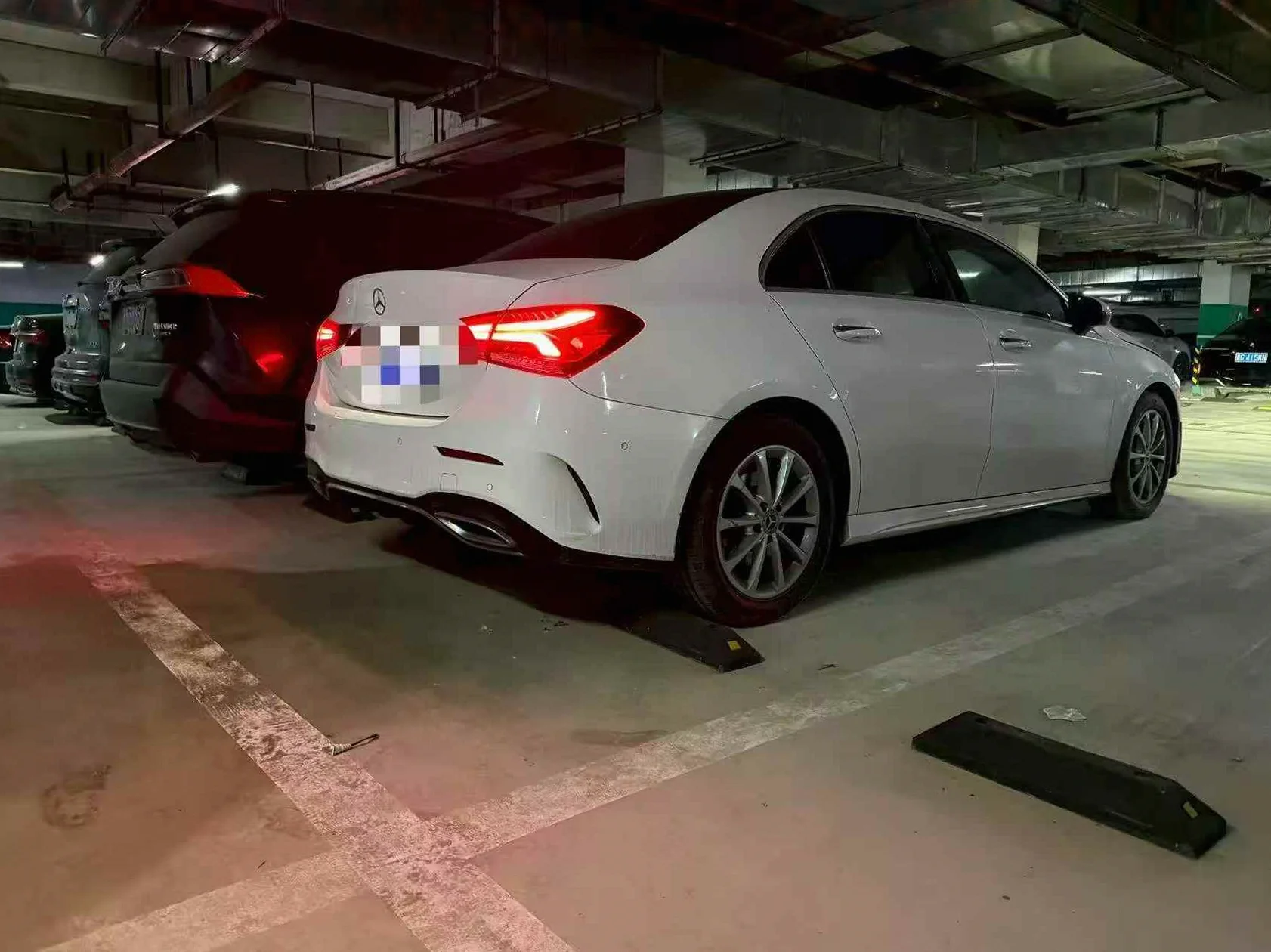 奔驰A 正面外观三