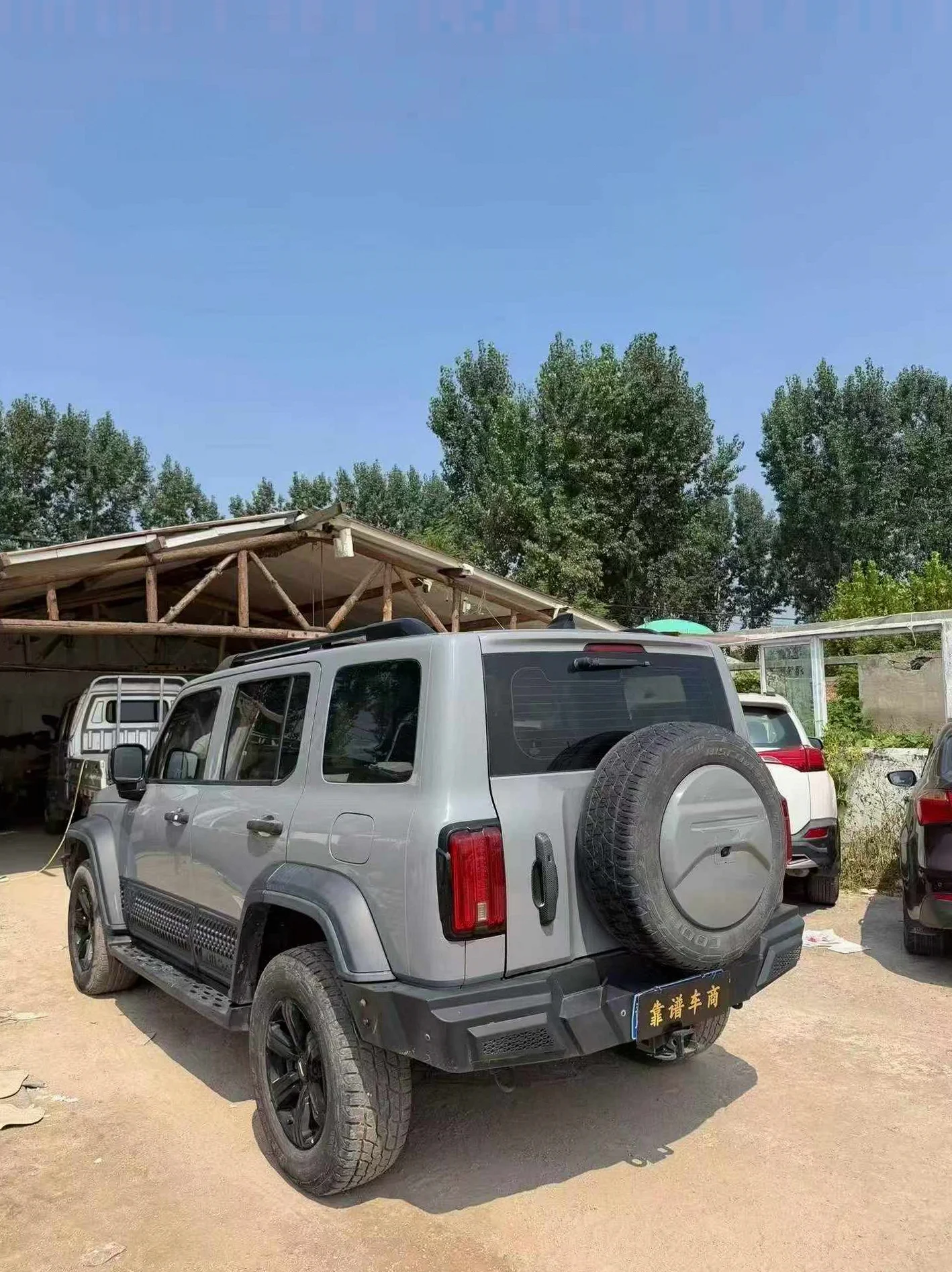 长城汽车300 后面外观一