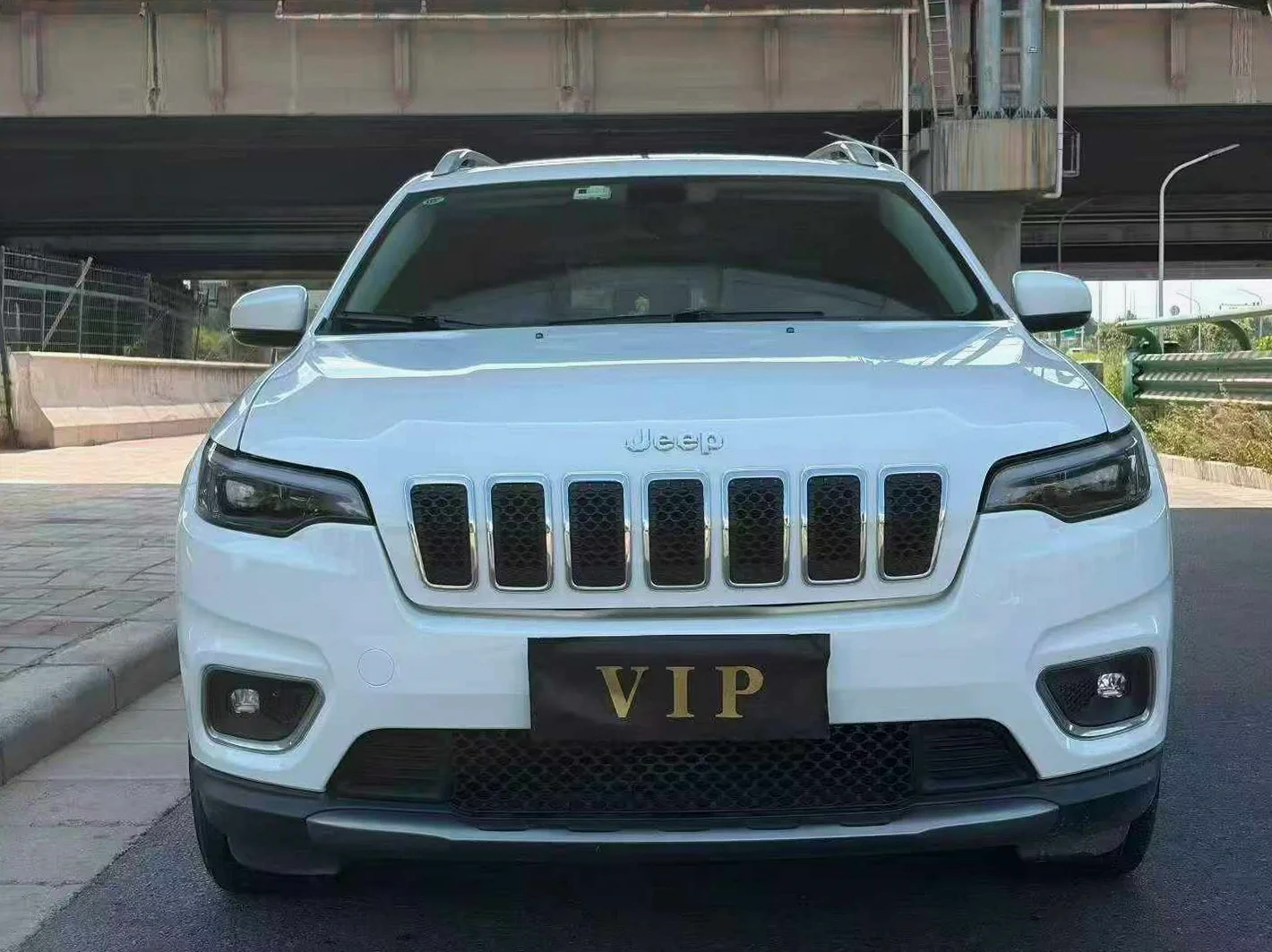 21年Jeep自由光2.0T两驱高配