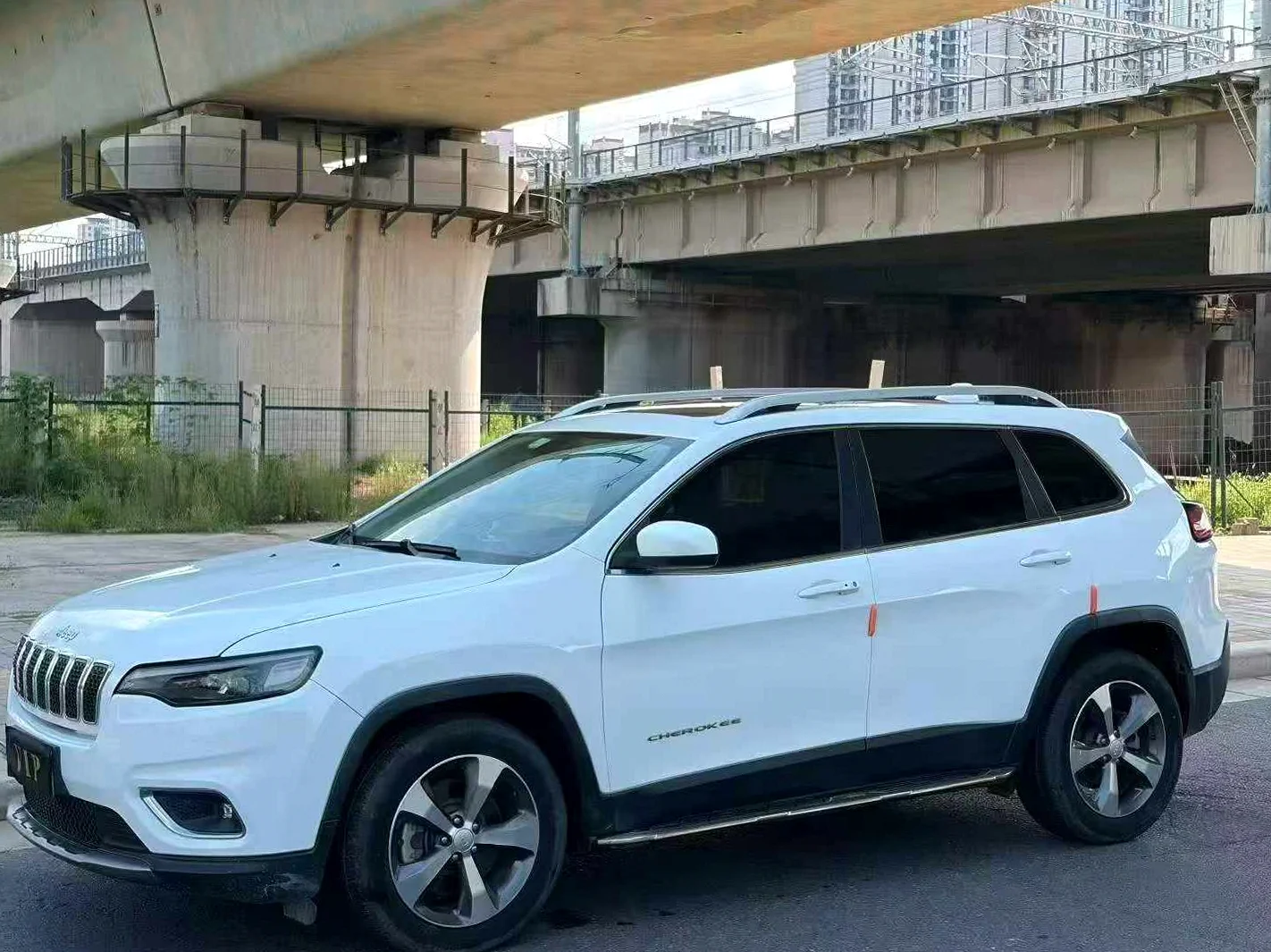 Jeep自由光 正面外观二
