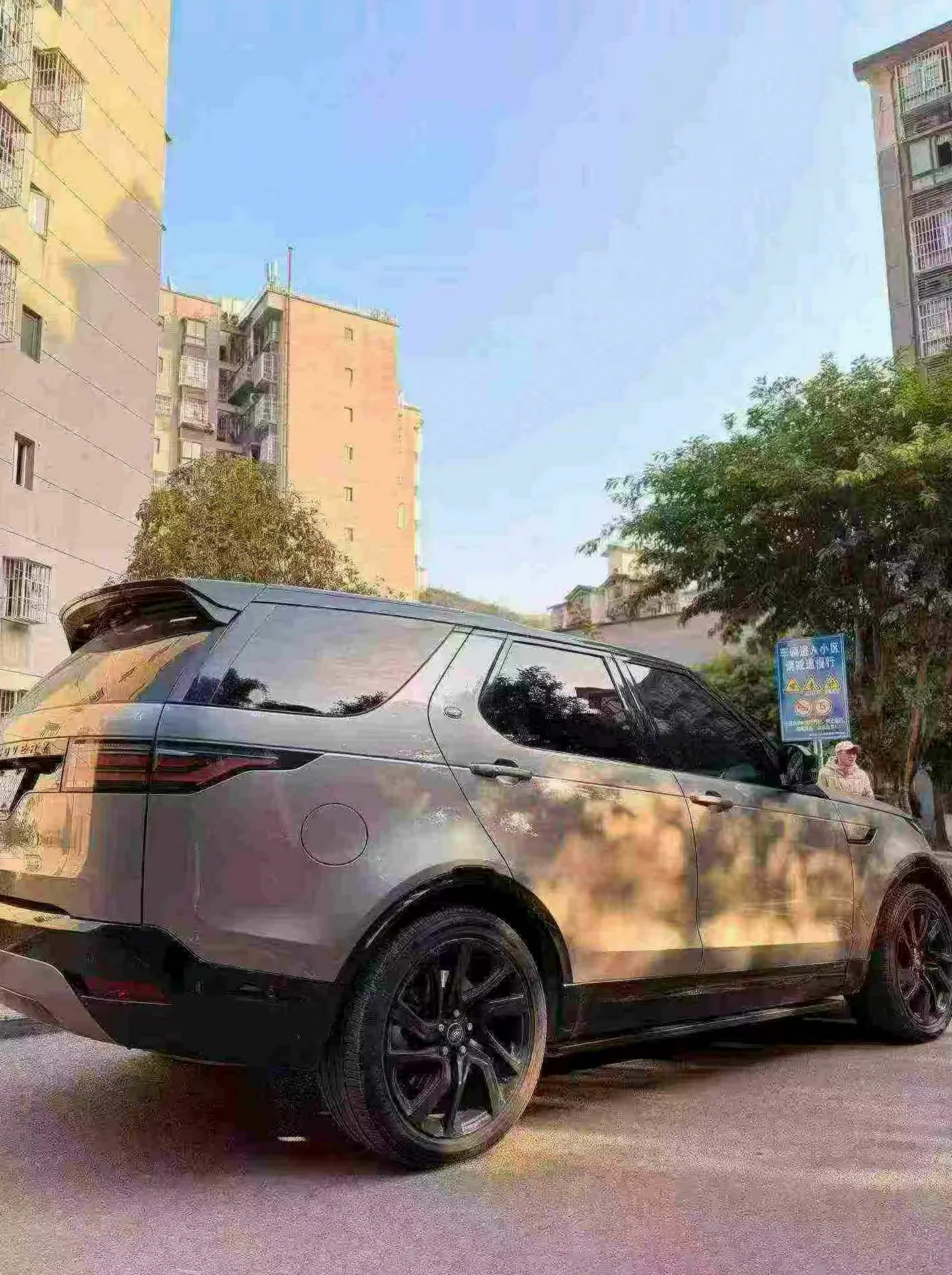 路虎发现 后面外观三