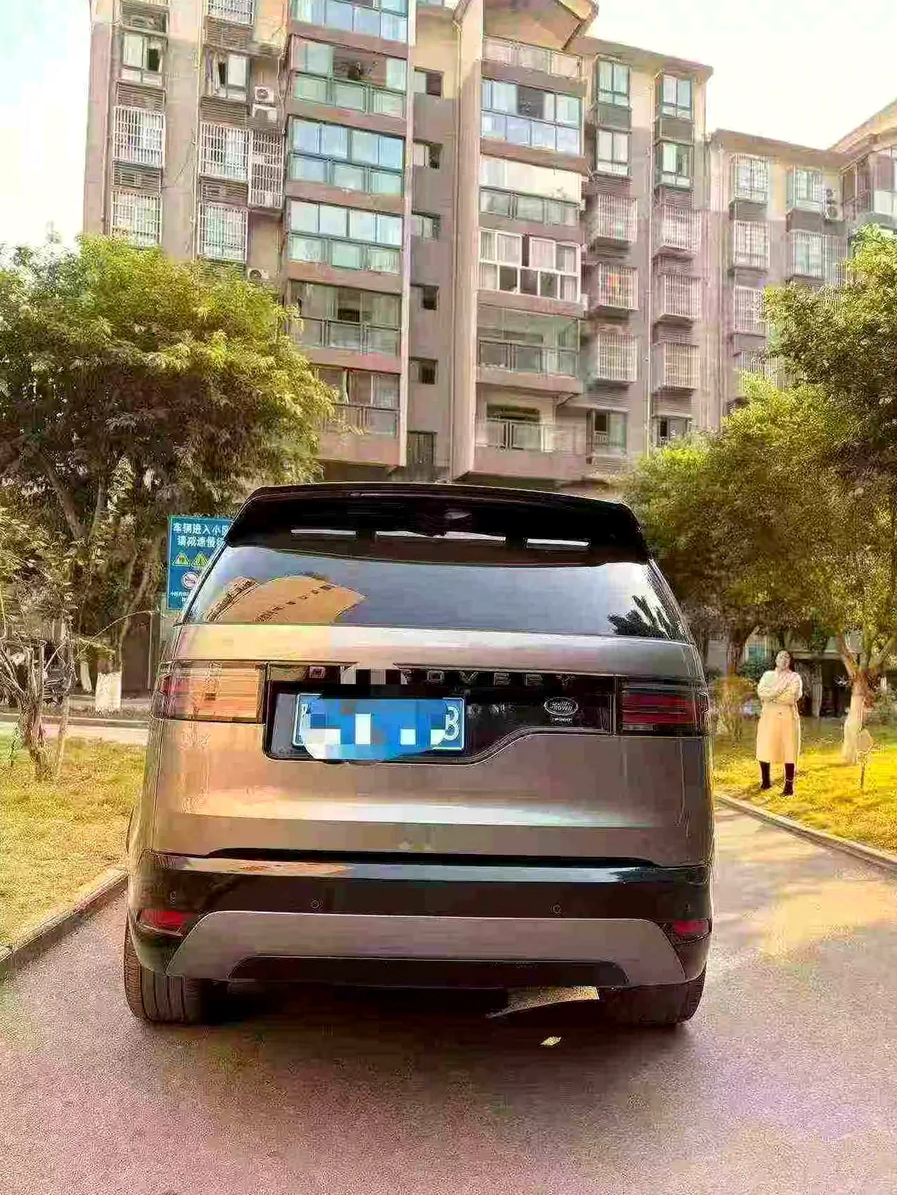 路虎发现 后面外观一
