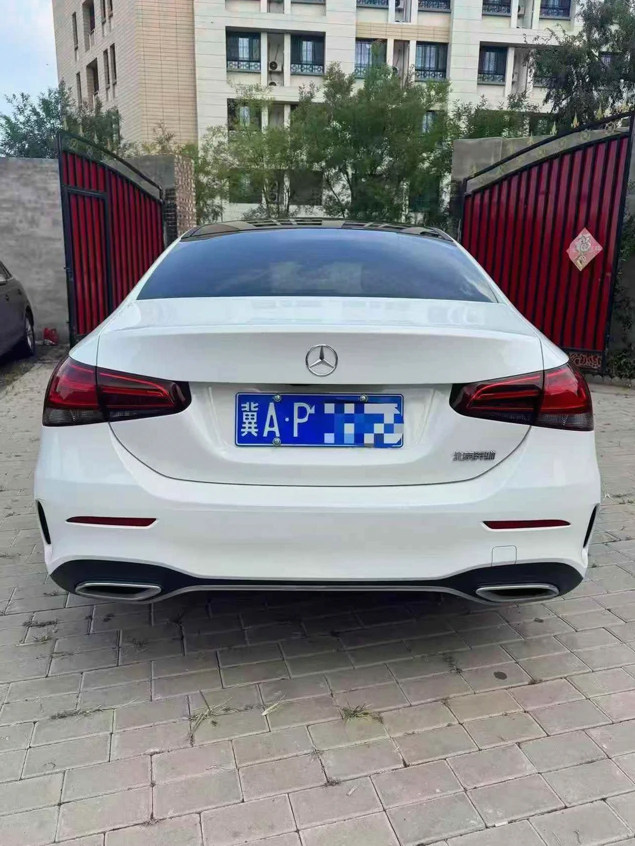 奔驰A 后面外观二