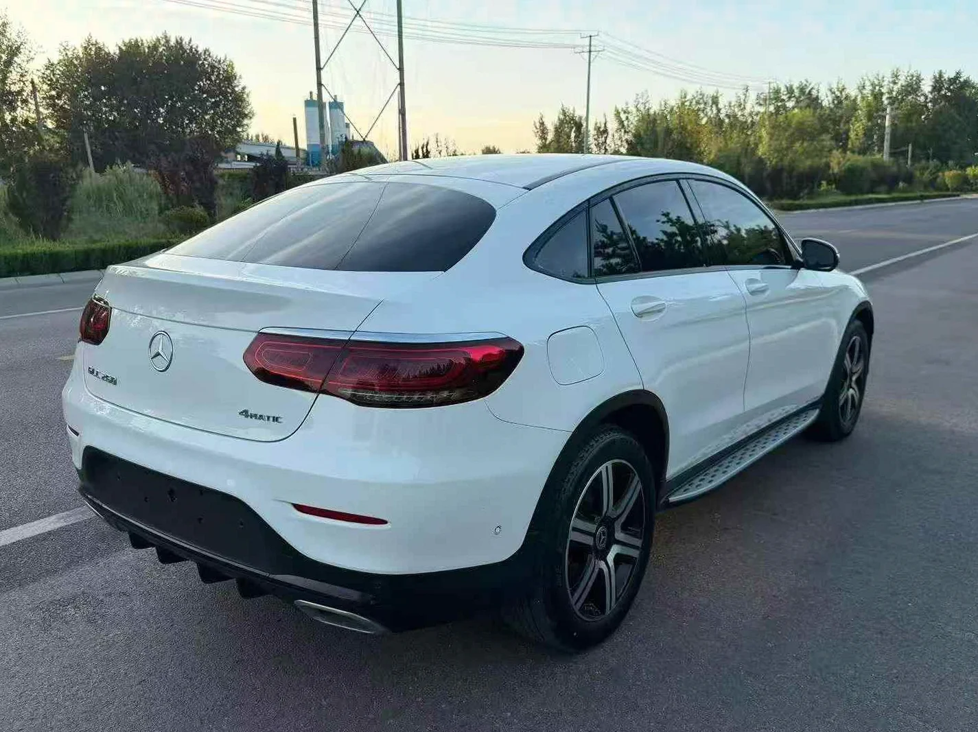 奔驰GL 后面外观三
