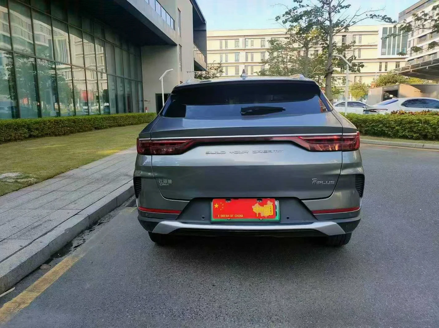 比亚迪宋PLUS 后面外观二