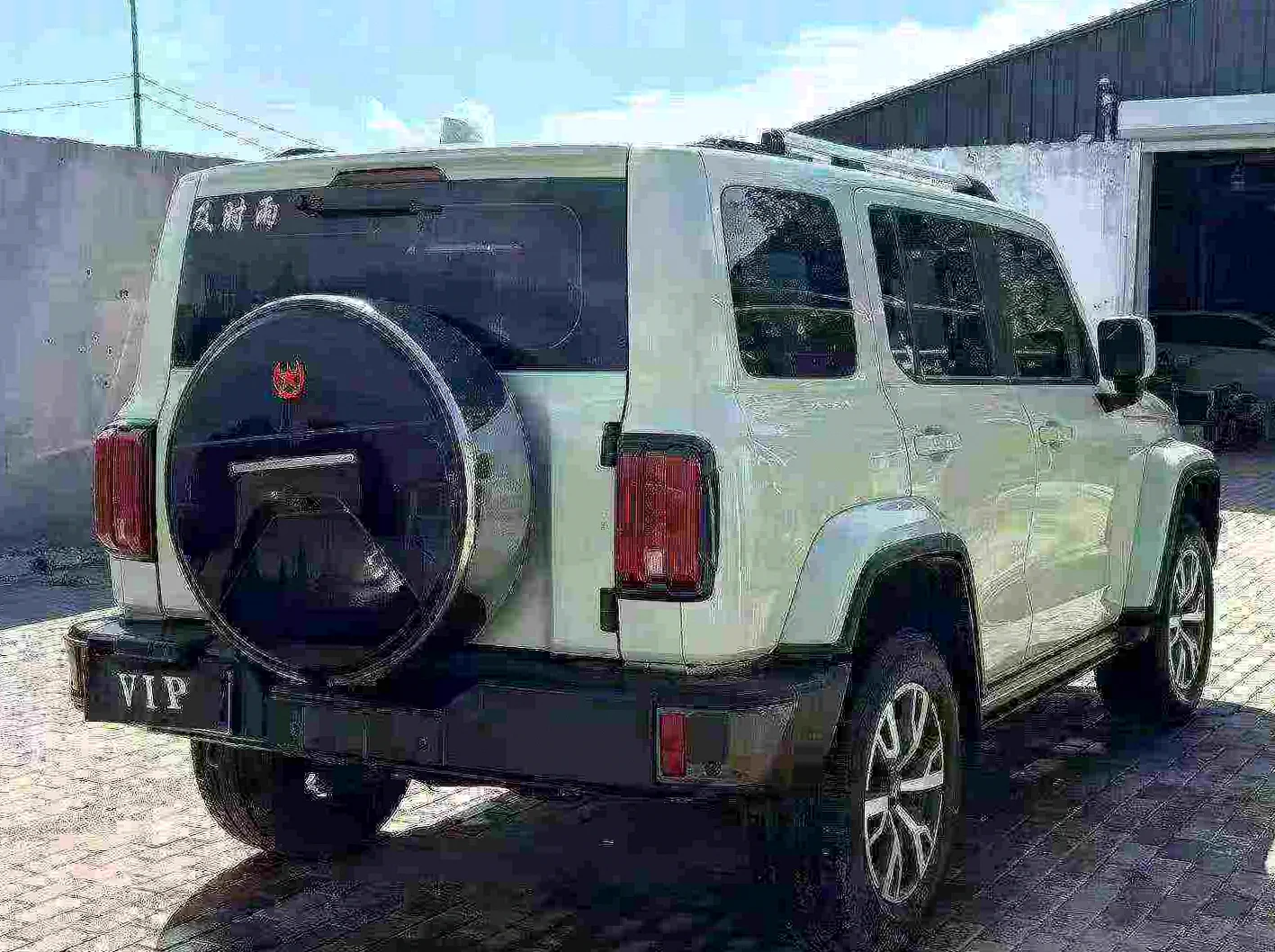 长城汽车300 后面外观一