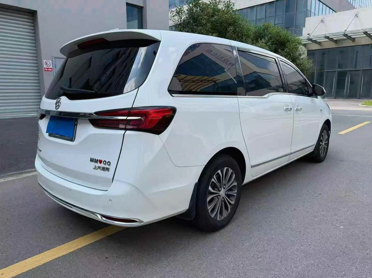 别克GL8 后面外观二