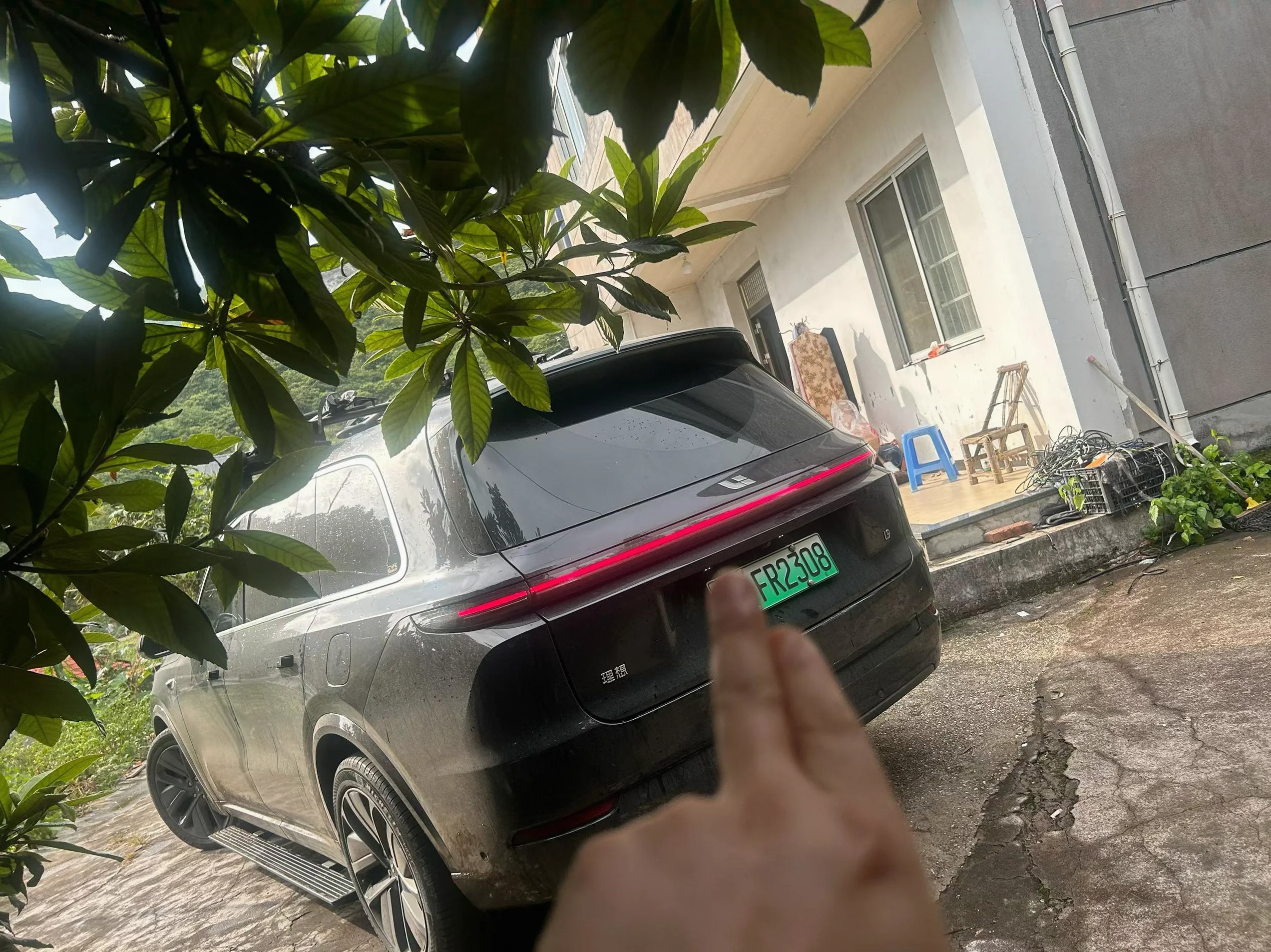 理想L9 后面外观一