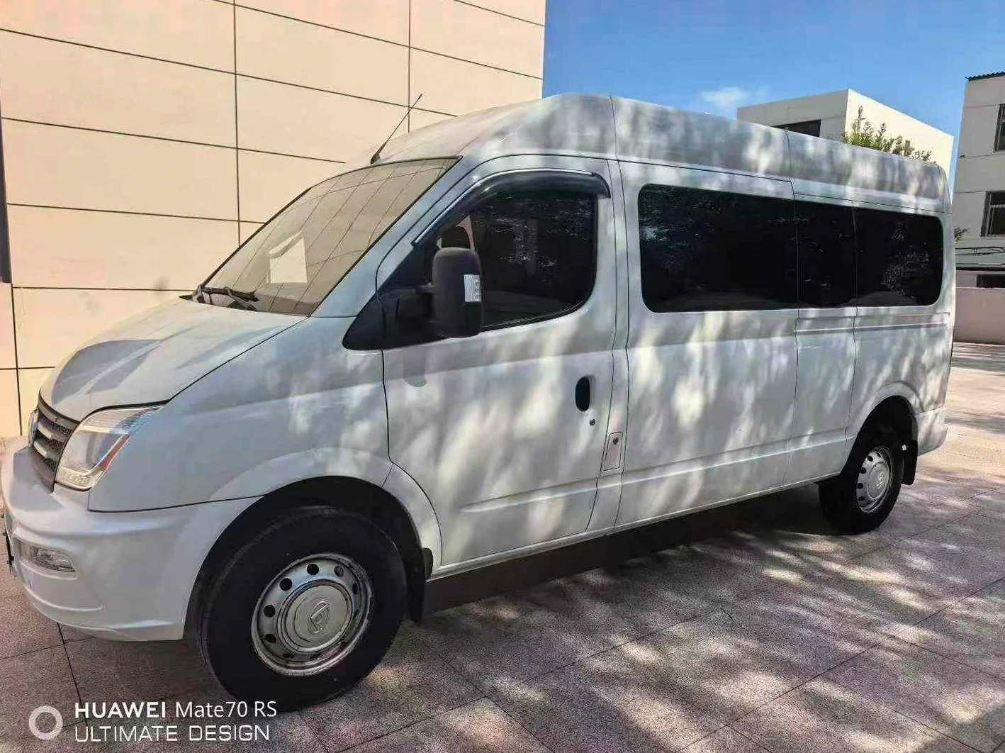 大通V80 正面外观二