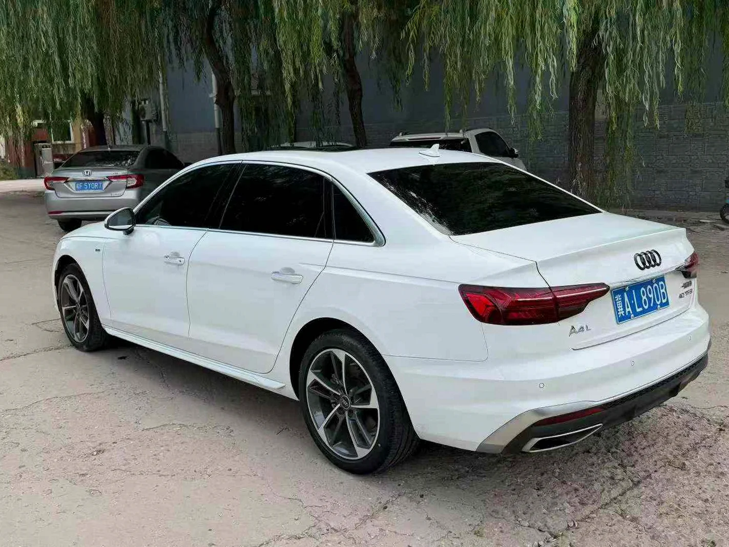 奥迪A4L 后面外观二