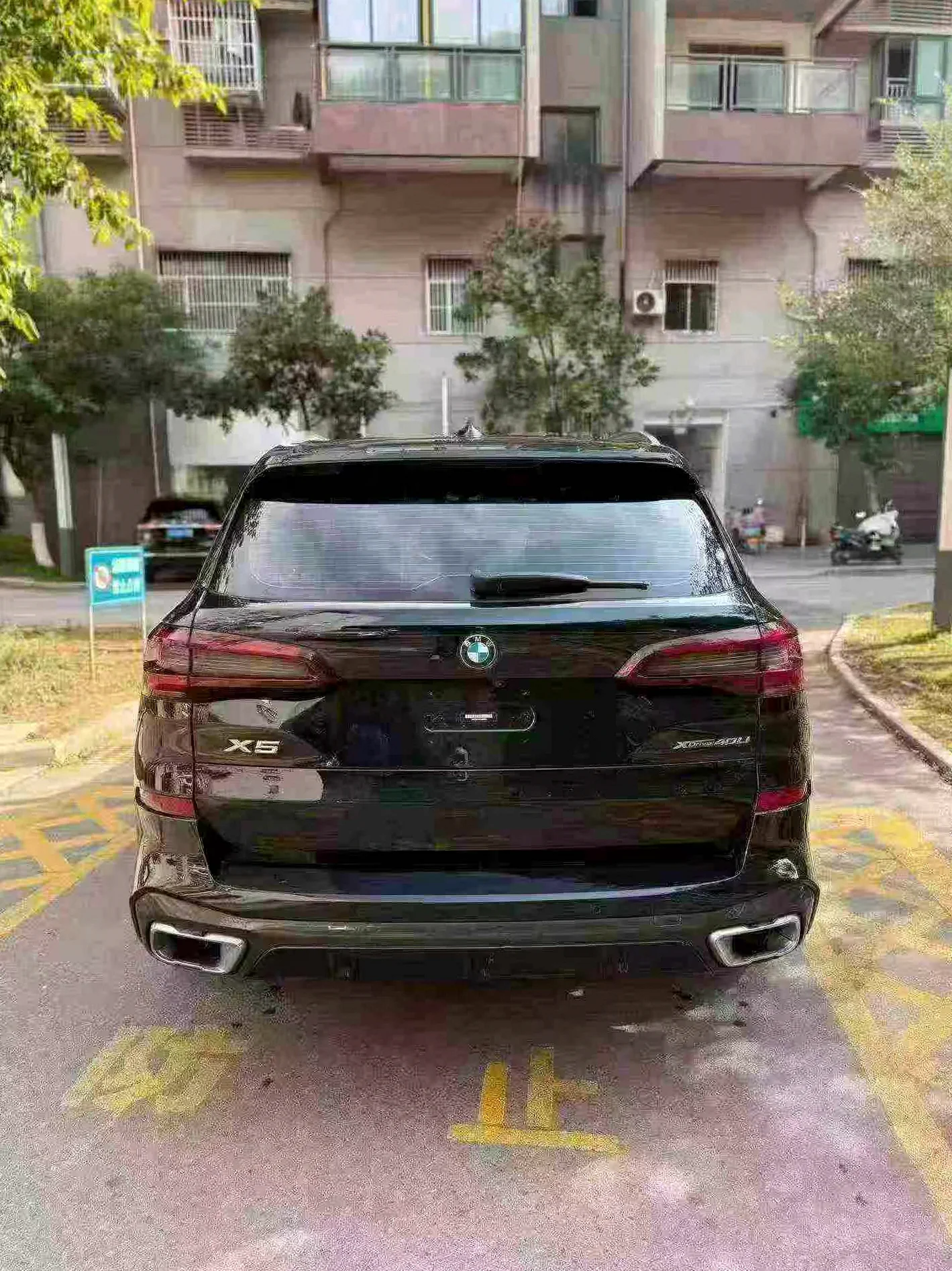 宝马X5 后面外观三