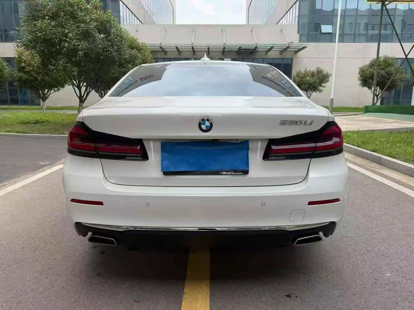 宝马5系 后面外观一