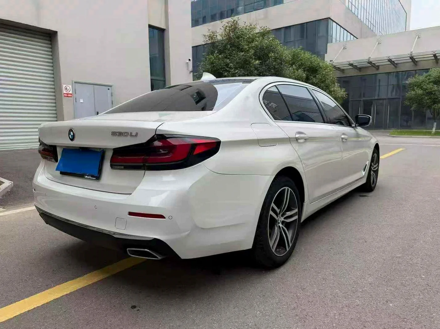 宝马5系 后面外观二