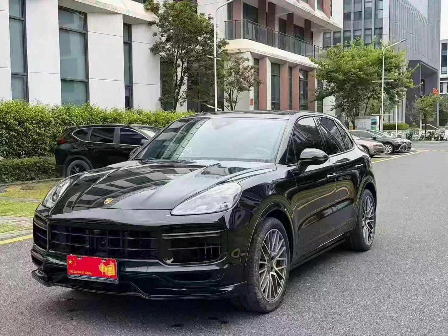 保时捷卡宴 正面外观三