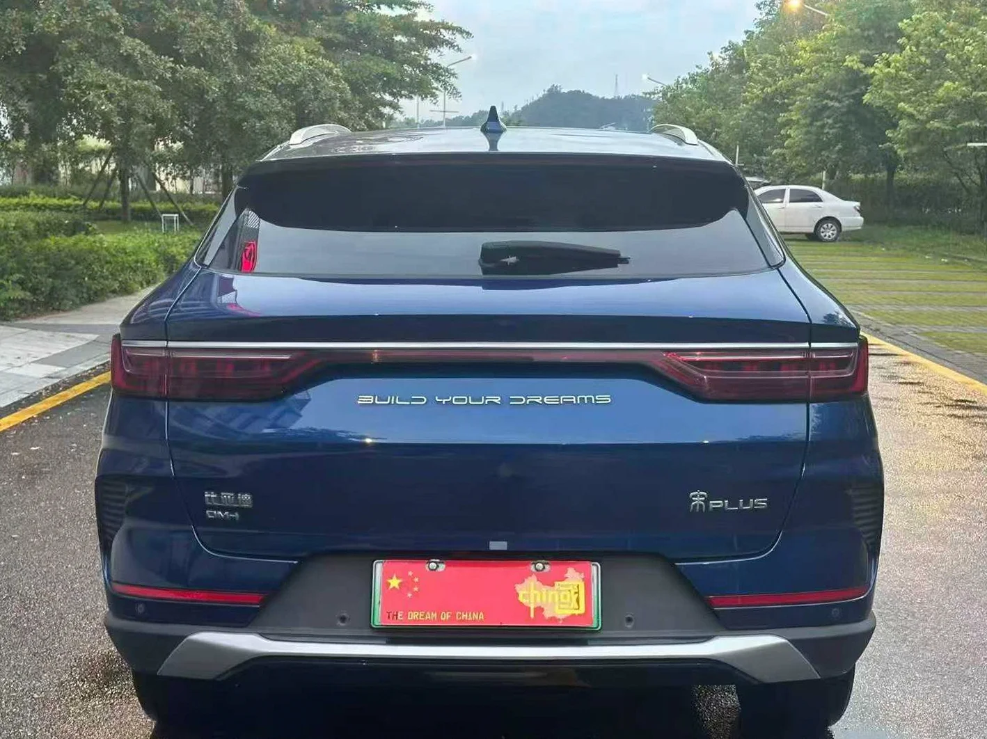 比亚迪宋PLUS 后面外观二
