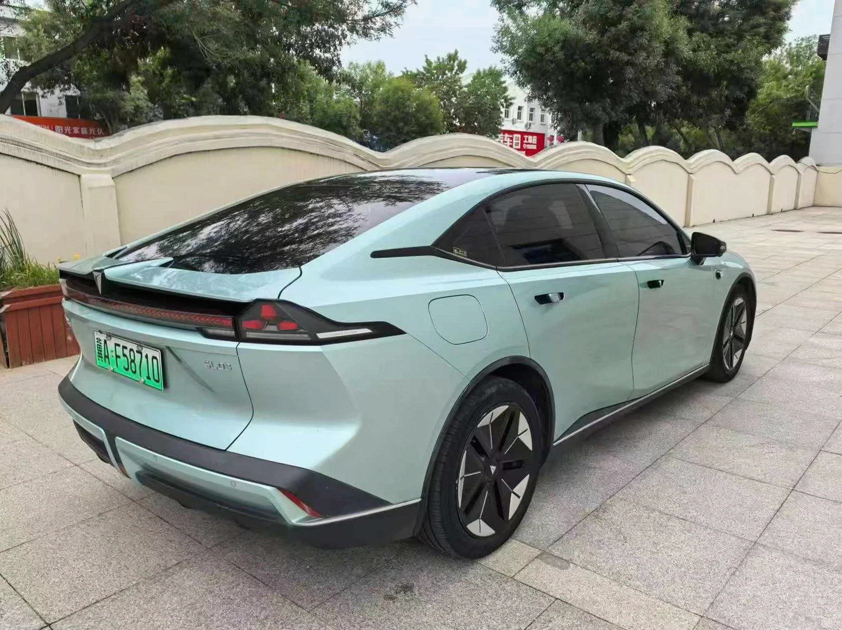 长安汽车SL03 后面外观一