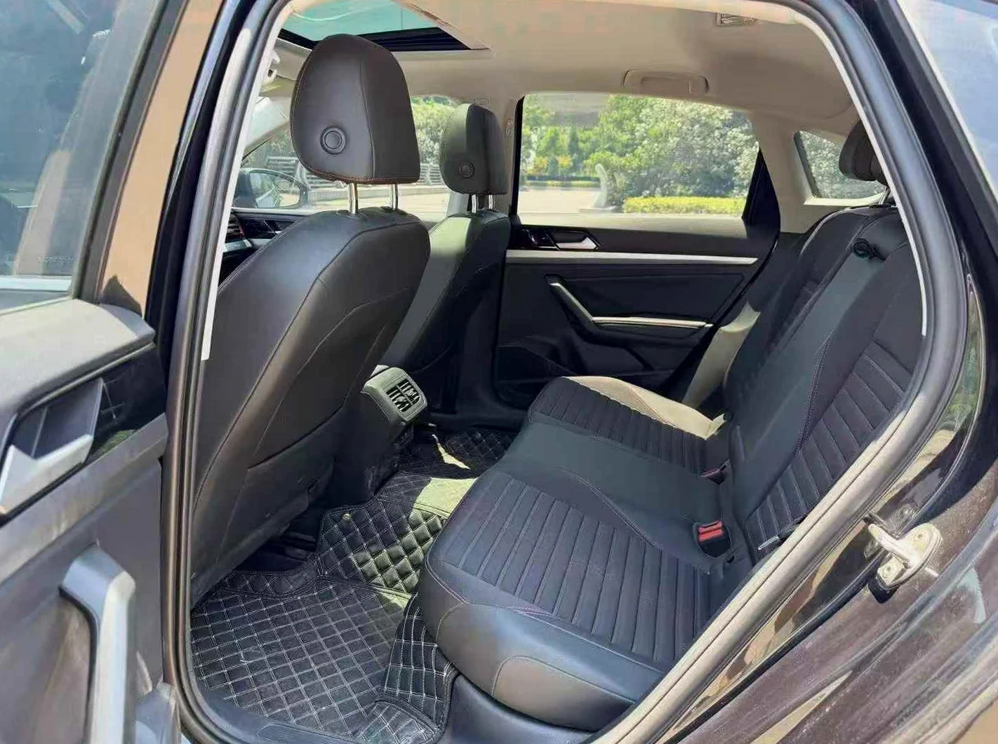大众朗逸 驾驶室