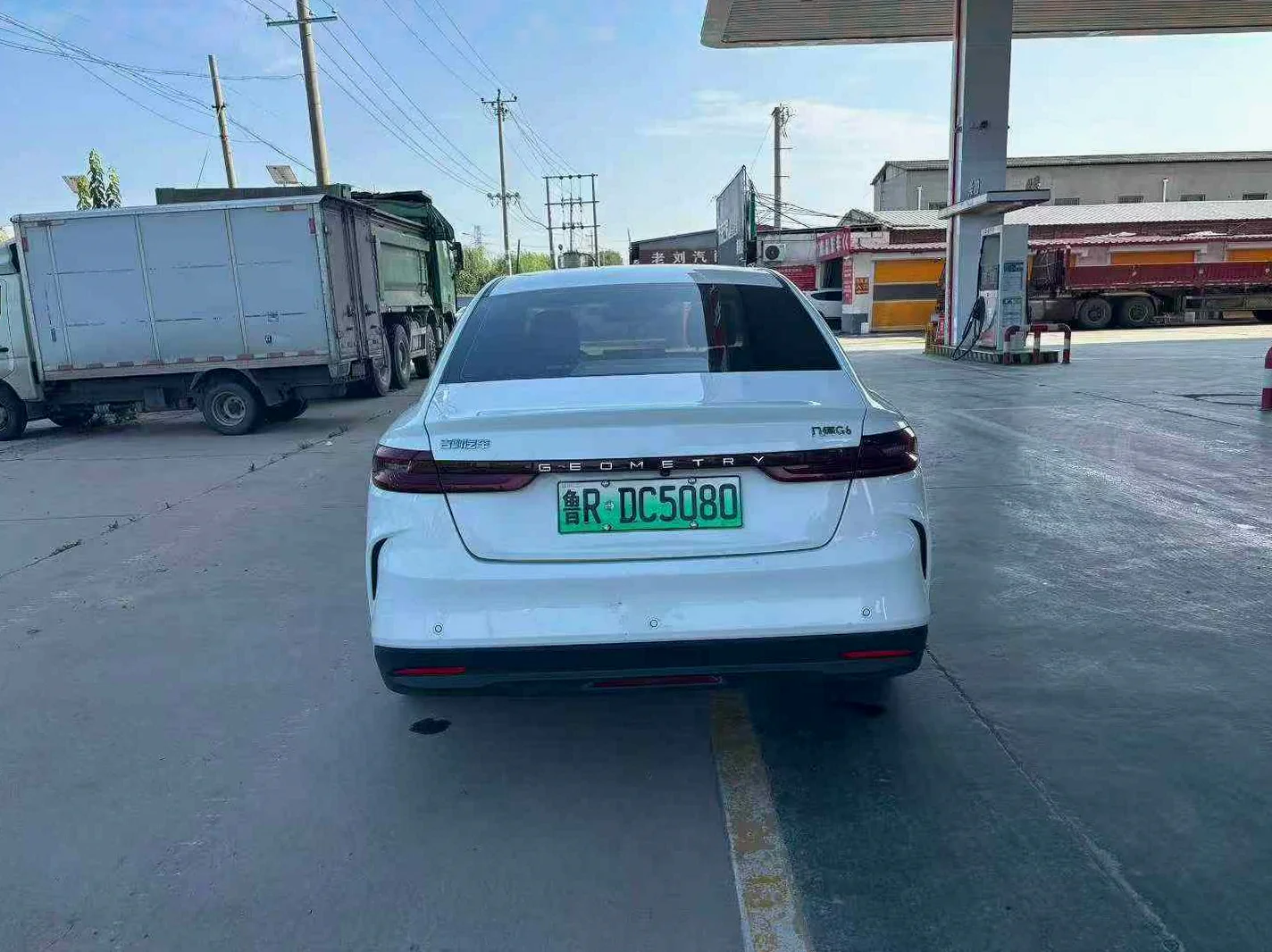 吉利几何 后面外观一
