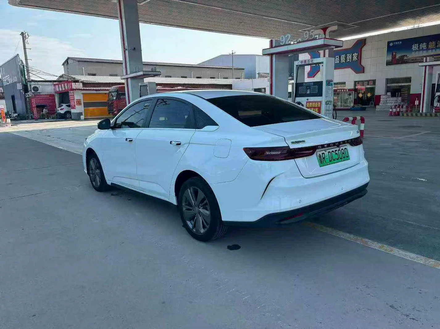 吉利几何 后面外观二