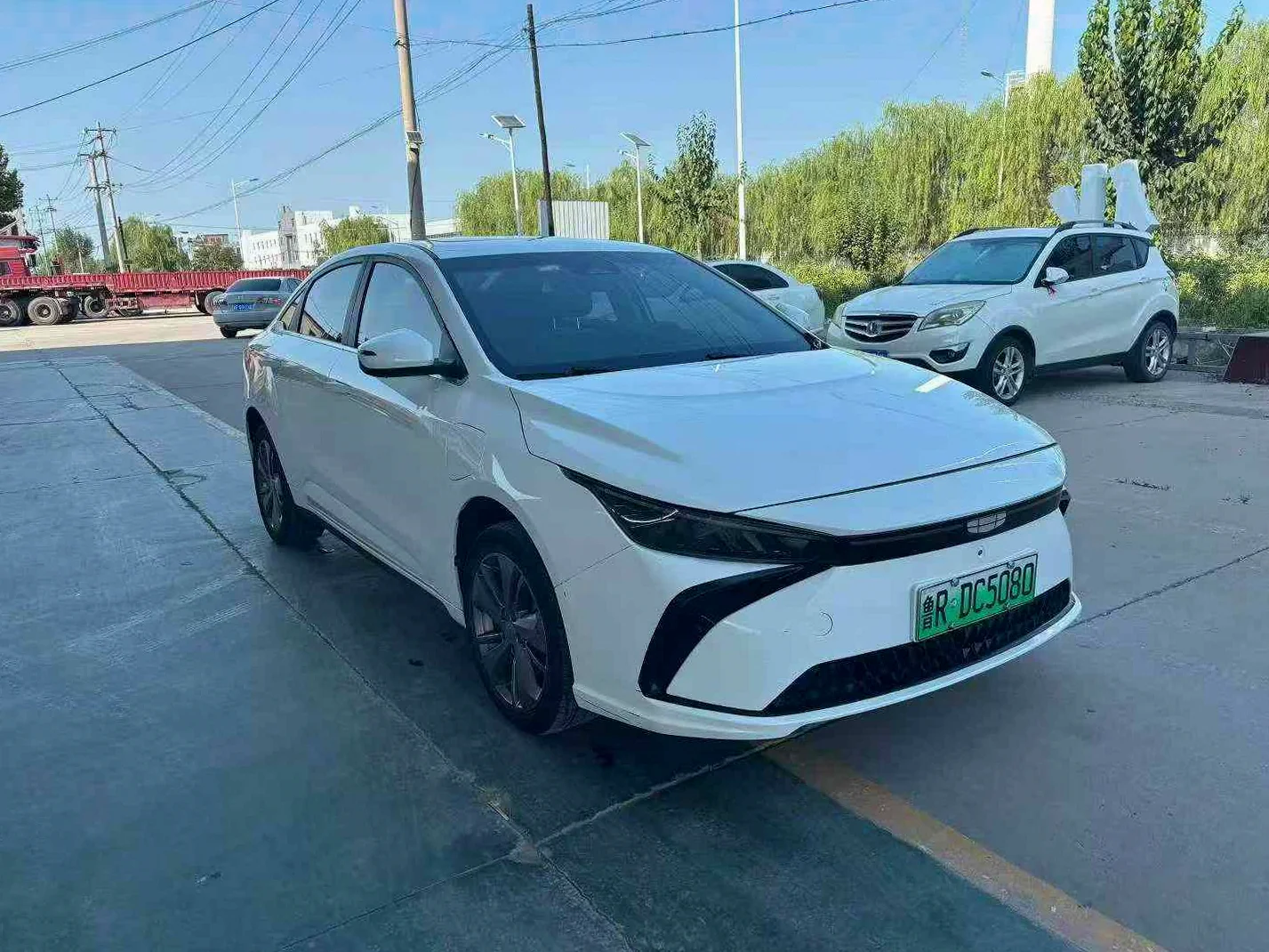 吉利几何 正面外观三