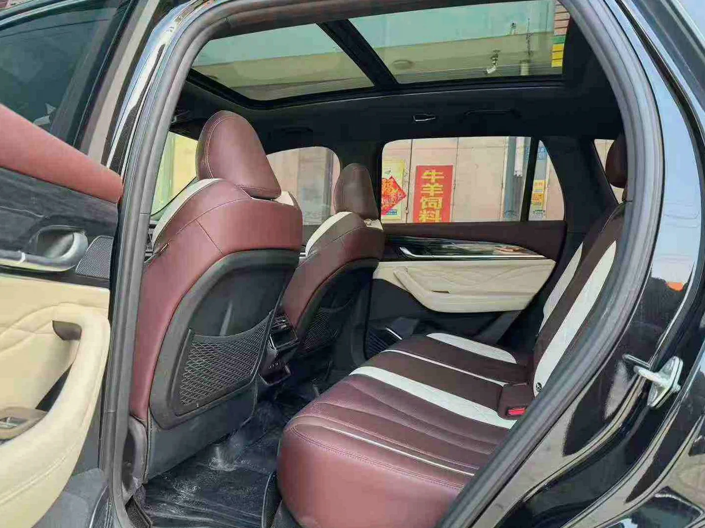 吉利星越 内饰后排