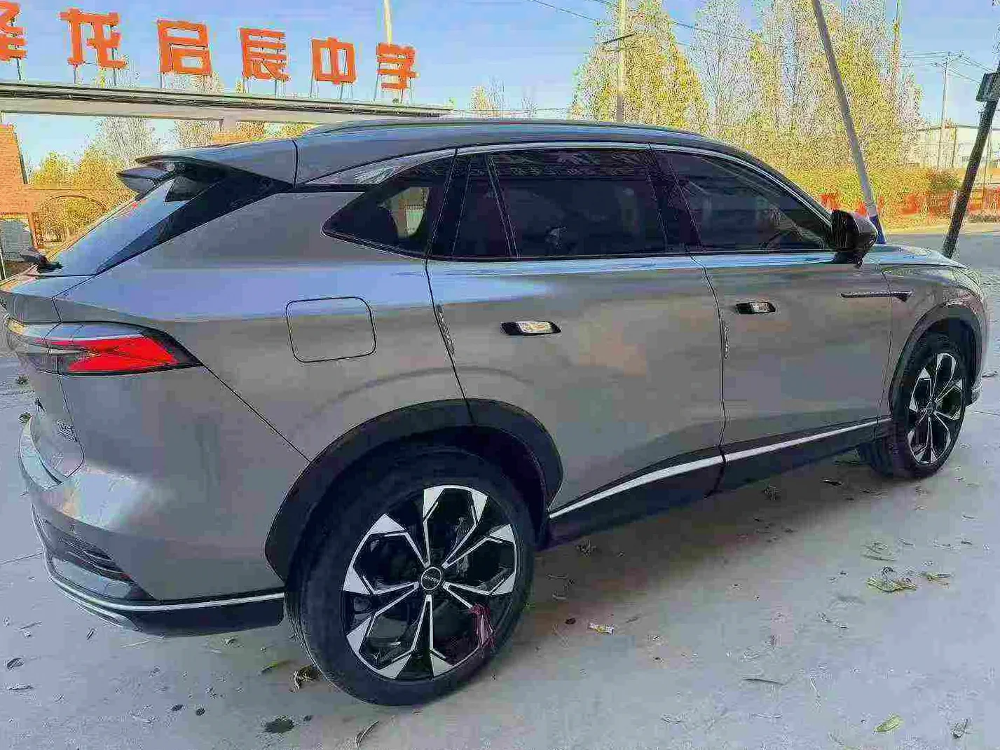 荣威RX5 后面外观一