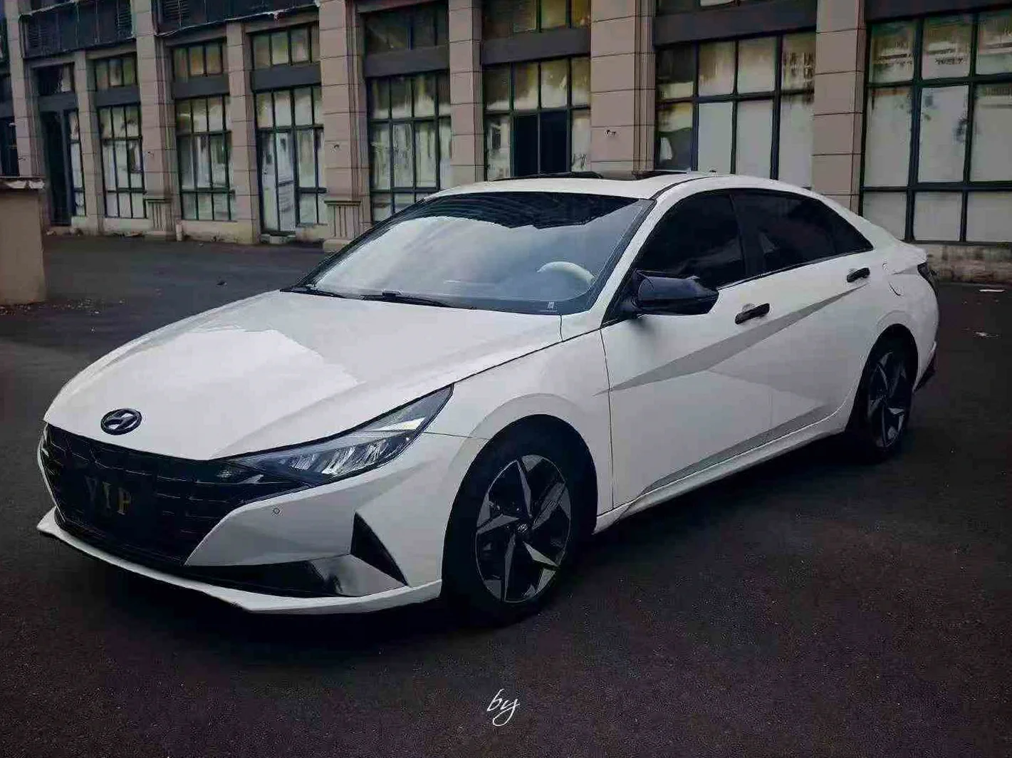 现代伊兰特 正面外观三