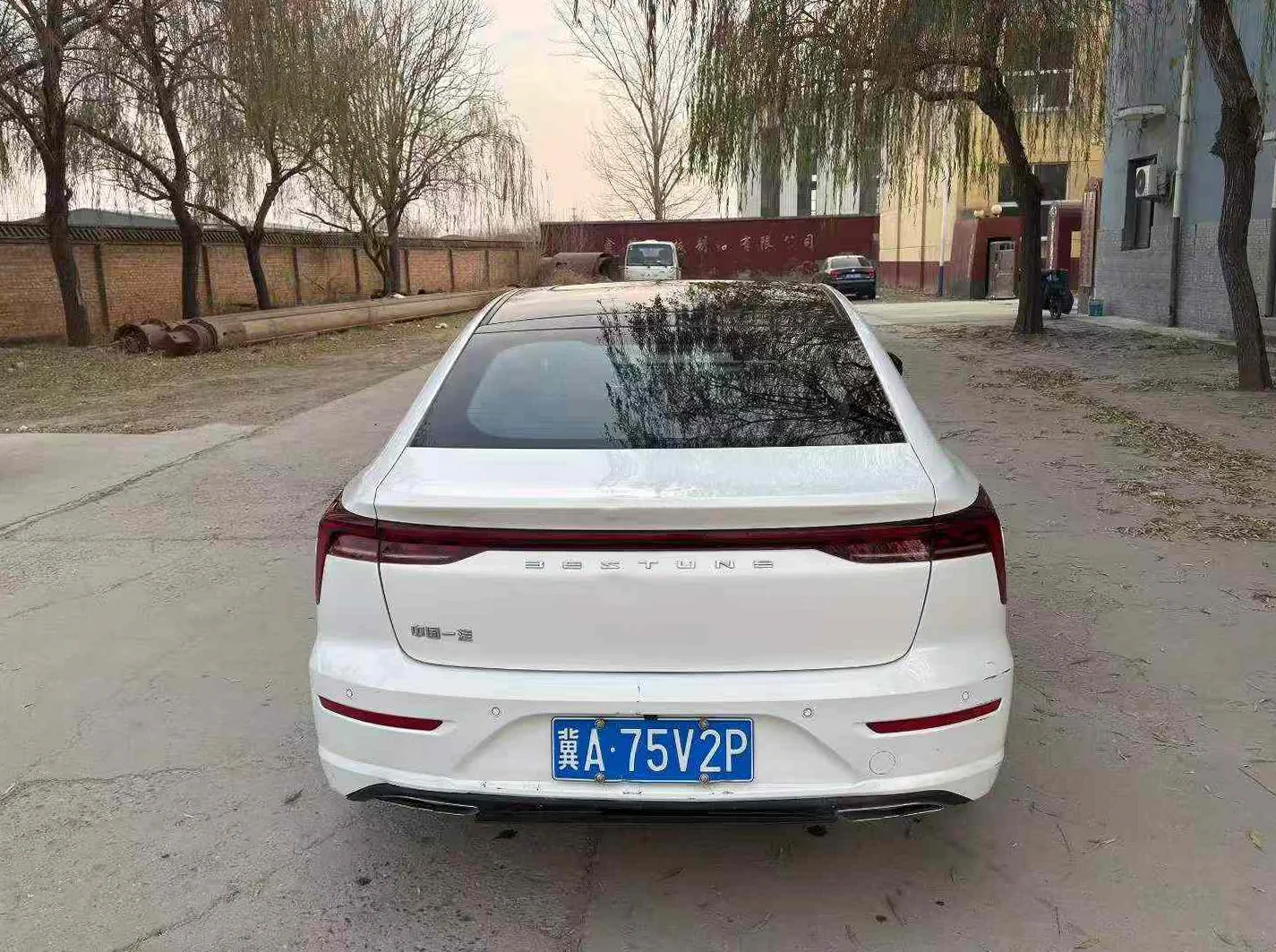 奔腾B70 后面外观一
