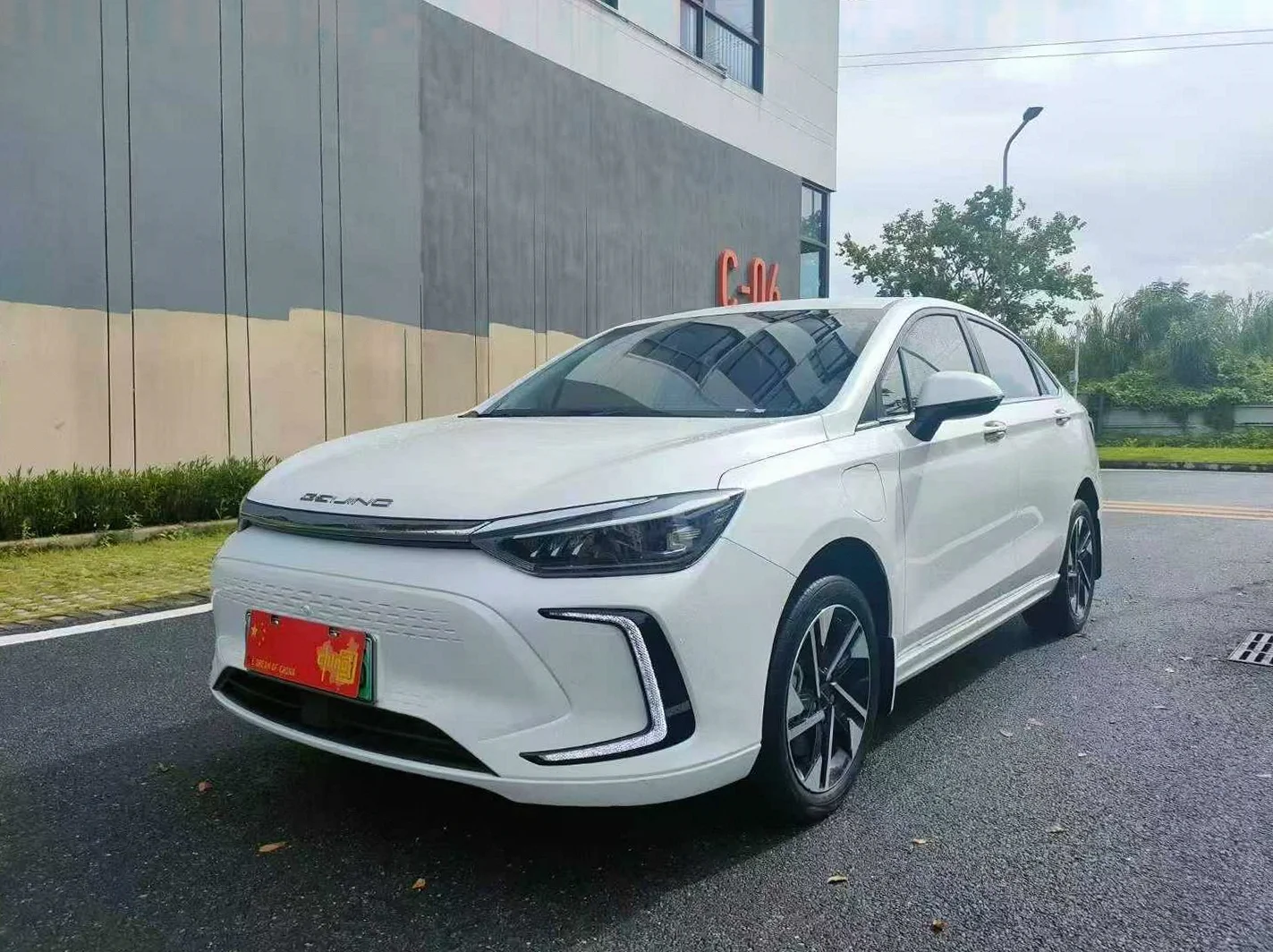 奔驰R 正面外观二