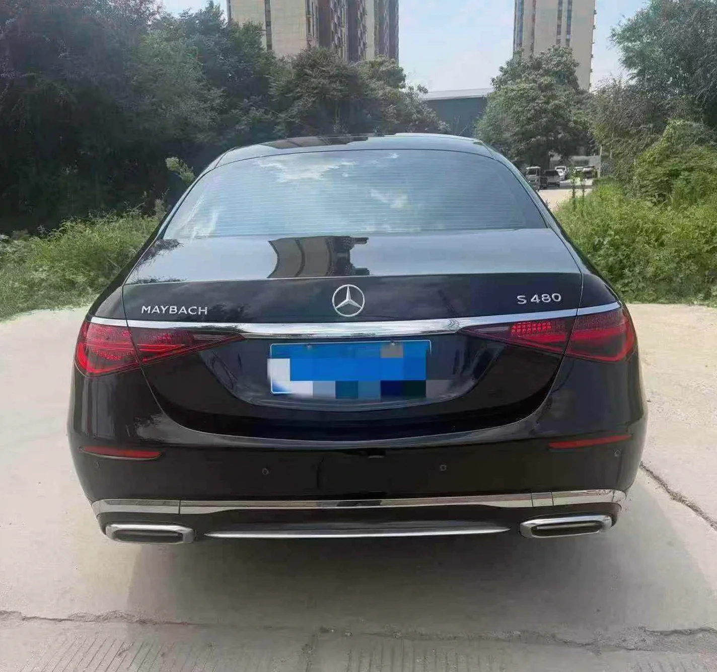 奔驰迈巴赫S级 后面外观三