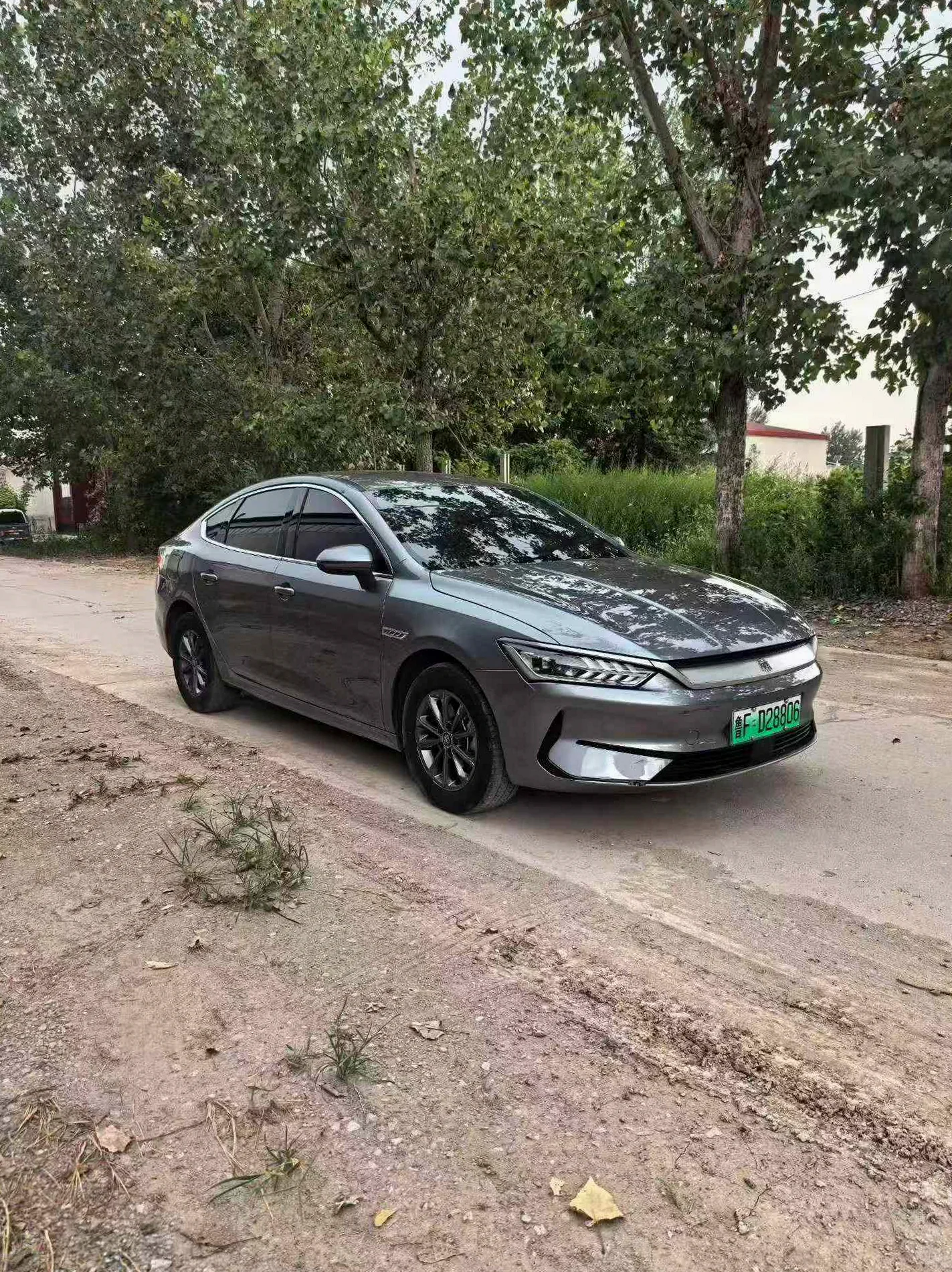 比亚迪秦 正面外观二