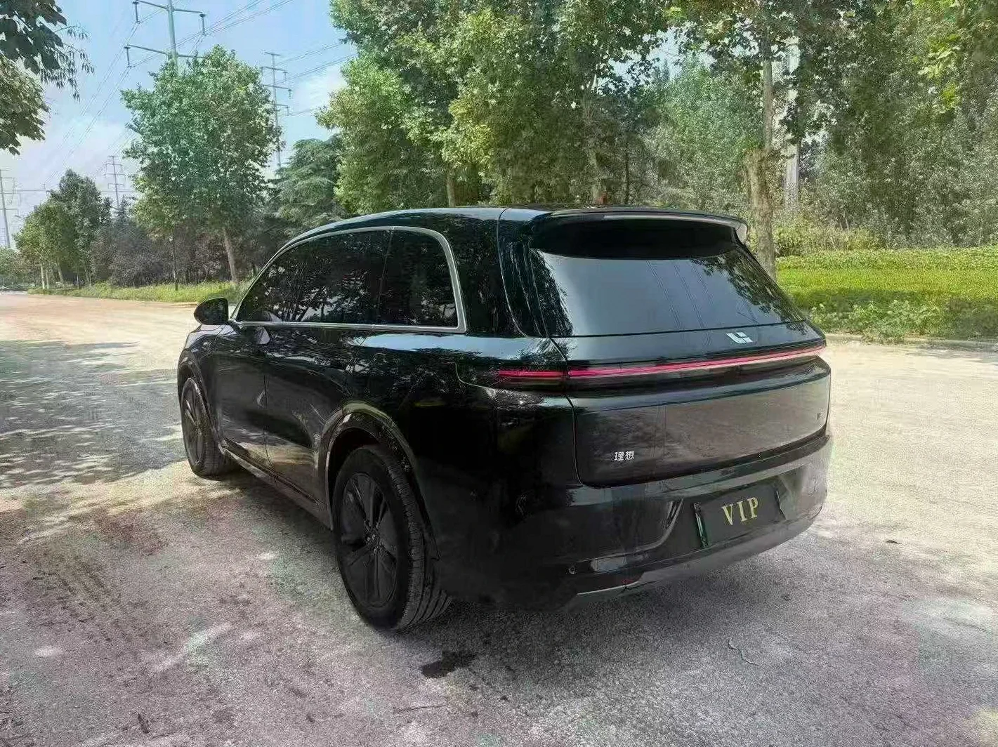 理想L8 后面外观一